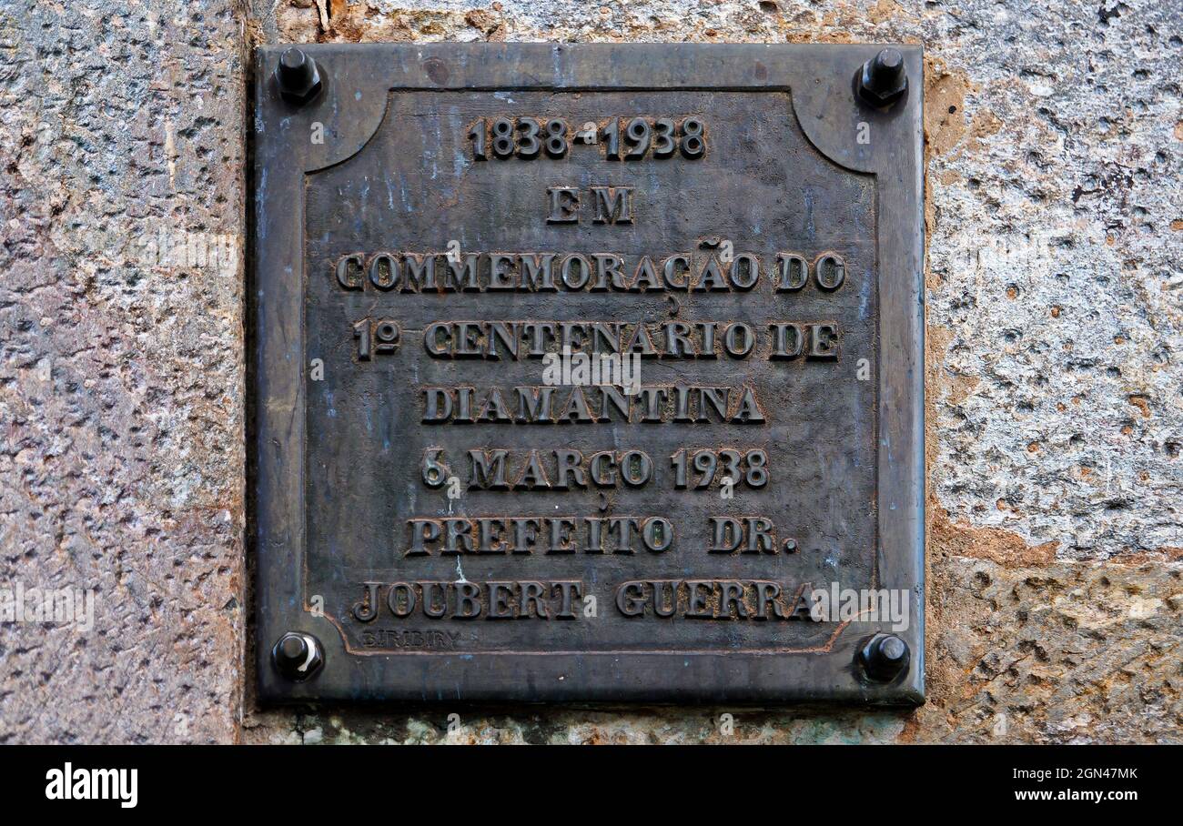 DIAMANTINA, MINAS GERAIS, BRASILE - 20 GENNAIO 2019: Targa commemorativa della fondazione della città di Diamantina Foto Stock