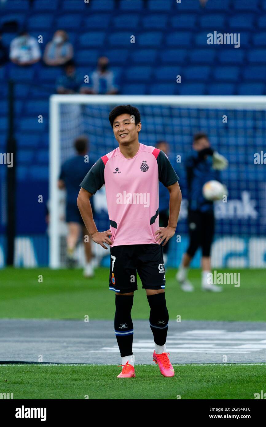 Cornellà, Spagna, il 22 settembre 2021. SPAGNA, CALCIO, LA LIGA SANTANDER, RCDE VS DEPORTIVO ALAVÉS. RCD Espanyol player (07) Wu Lei sorriso durante la Liga Santander incontro tra RCD Espanyol e Deportivo Alavés nello stadio RCDE, Cornellà, Spagna, il 22 settembre 2021. © Joan Gosa 2021. Credit: Joan Gosa Badia/Alamy Live News Foto Stock
