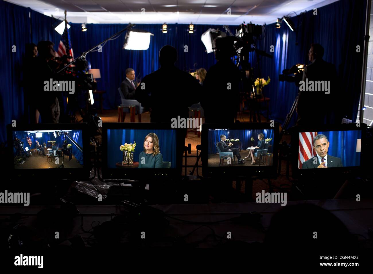 Il presidente Barack Obama partecipa a un'intervista NBC Education Nation con Savannah Guthrie al Milwaukee Theatre di Milwaukee, Wis., 22 settembre 2012. (Foto ufficiale della Casa Bianca di Pete Souza) questa fotografia ufficiale della Casa Bianca è resa disponibile solo per la pubblicazione da parte delle organizzazioni di notizie e/o per uso personale la stampa dal soggetto(i) della fotografia. La fotografia non può essere manipolata in alcun modo e non può essere utilizzata in materiali commerciali o politici, pubblicità, e-mail, prodotti, promozioni che in alcun modo suggeriscono l'approvazione o l'approvazione del presidente, i Firs Foto Stock