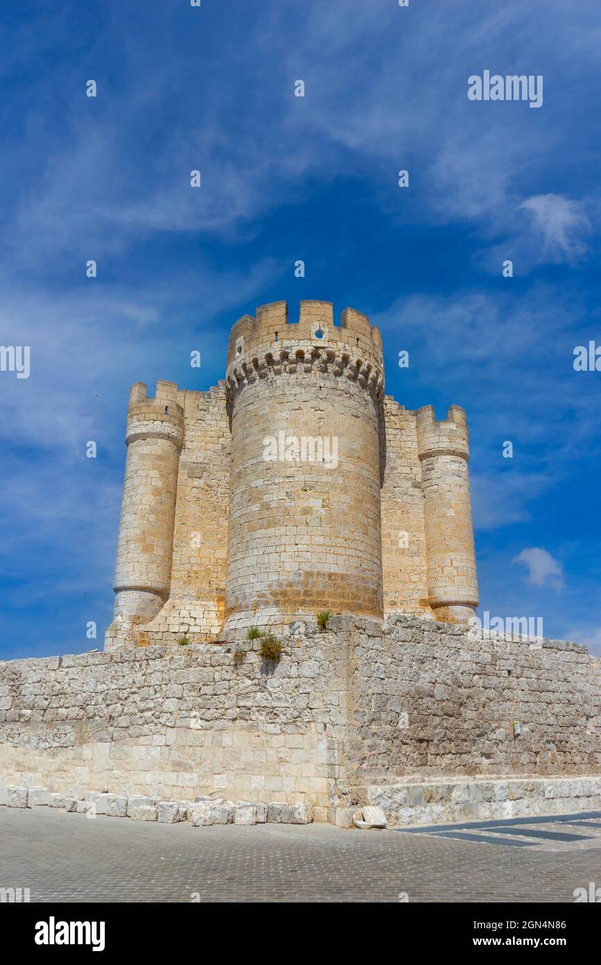 Bel castello di Peñafiel in provincia di Valladolid, Spagna Foto Stock