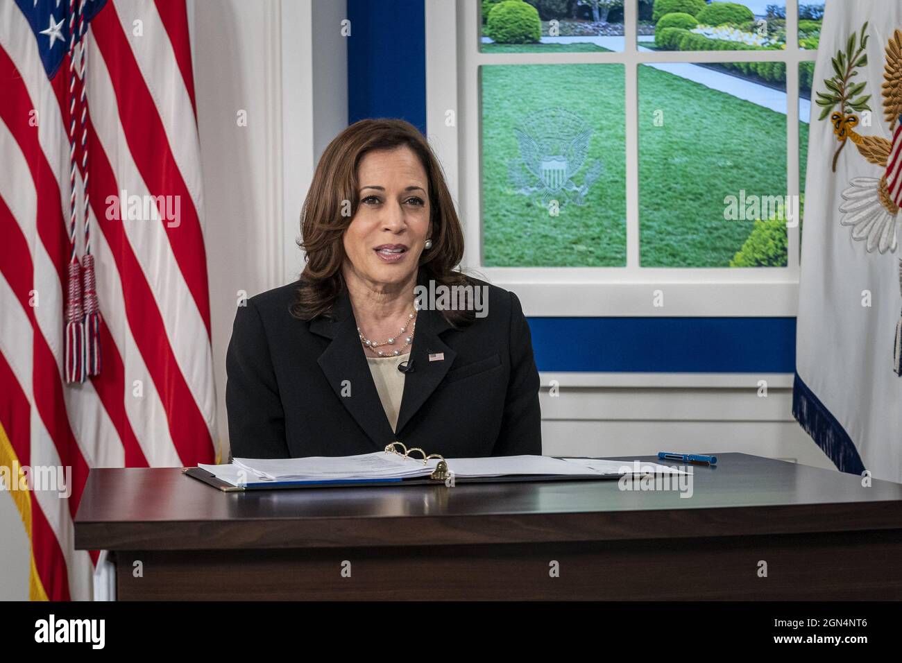 Washington, Stati Uniti. 22 settembre 2021. Il Vice Presidente Kamala Harris conduce una sessione al Vertice virtuale del COVID del Presidente sulla costruzione di un ritorno migliore e sulla preparazione e prevenzione di future pandemie alla Casa Bianca di Washington, DC mercoledì 22 settembre 2021. Foto di Ken Cedeno/UPI Credit: UPI/Alamy Live News Foto Stock