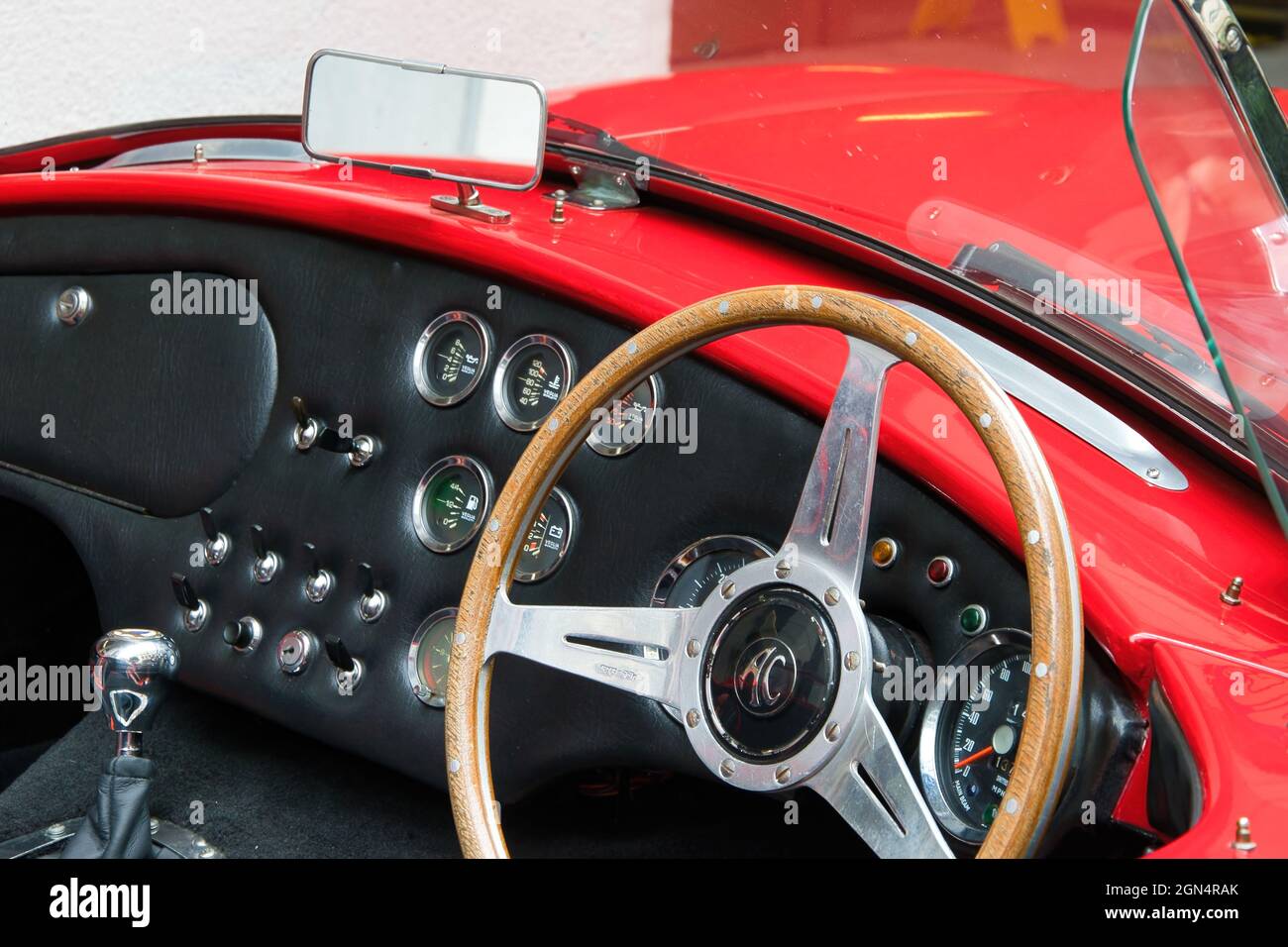 Shelby Cobra il mito .Red 1965 Shelby Cobra. Leggenda dell'auto Foto Stock