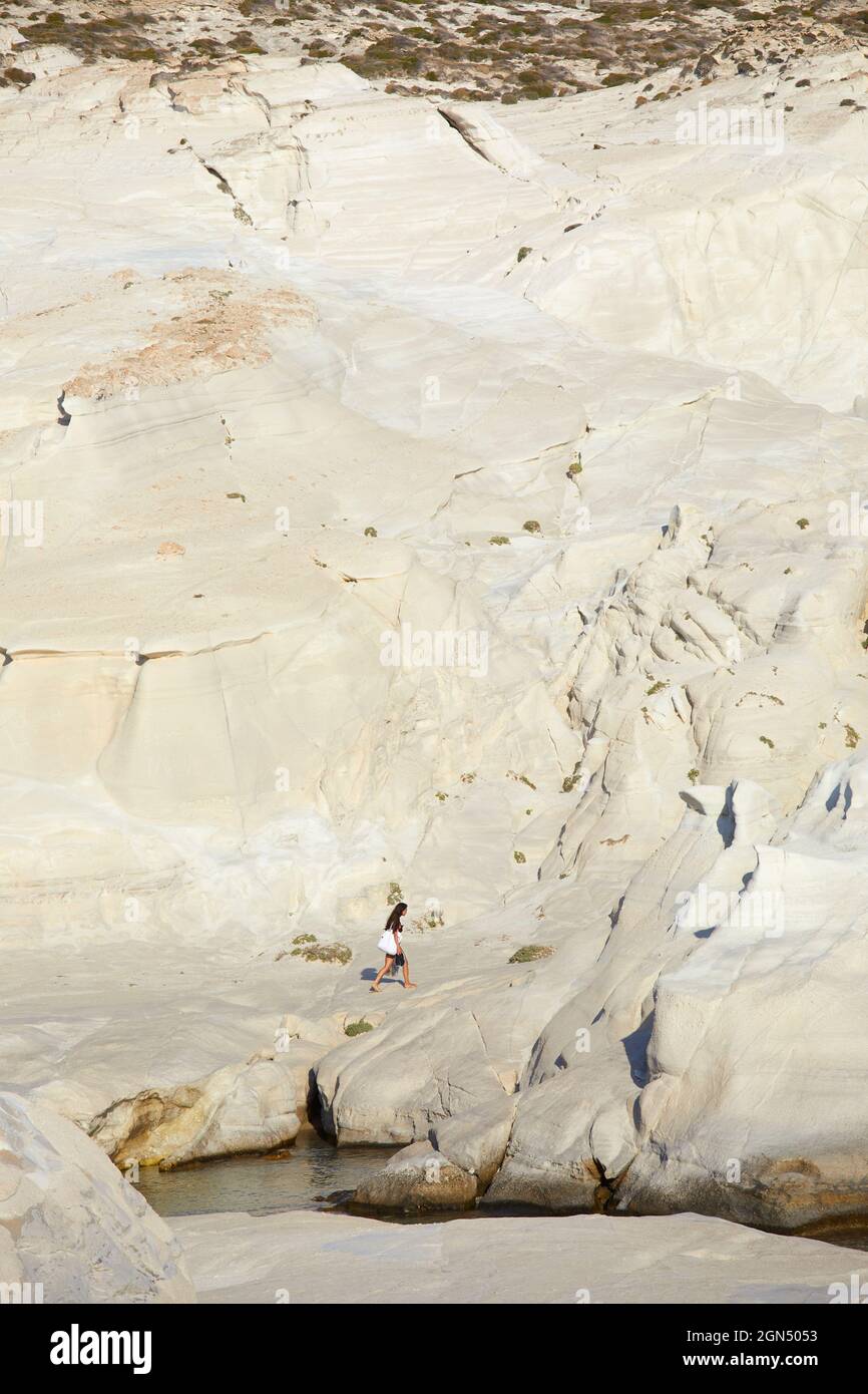 Le bianche scogliere di Sarakiniko Beach, Milos, Grecia Foto Stock