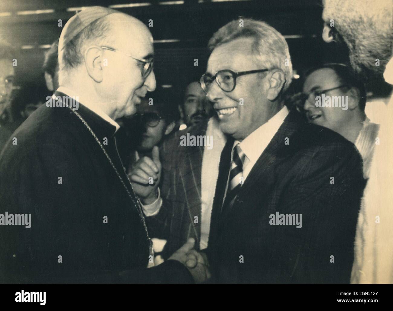 Il politico italiano Arnoldo Forlani e il cardinale Giacomo Biffi, 1989 Foto Stock