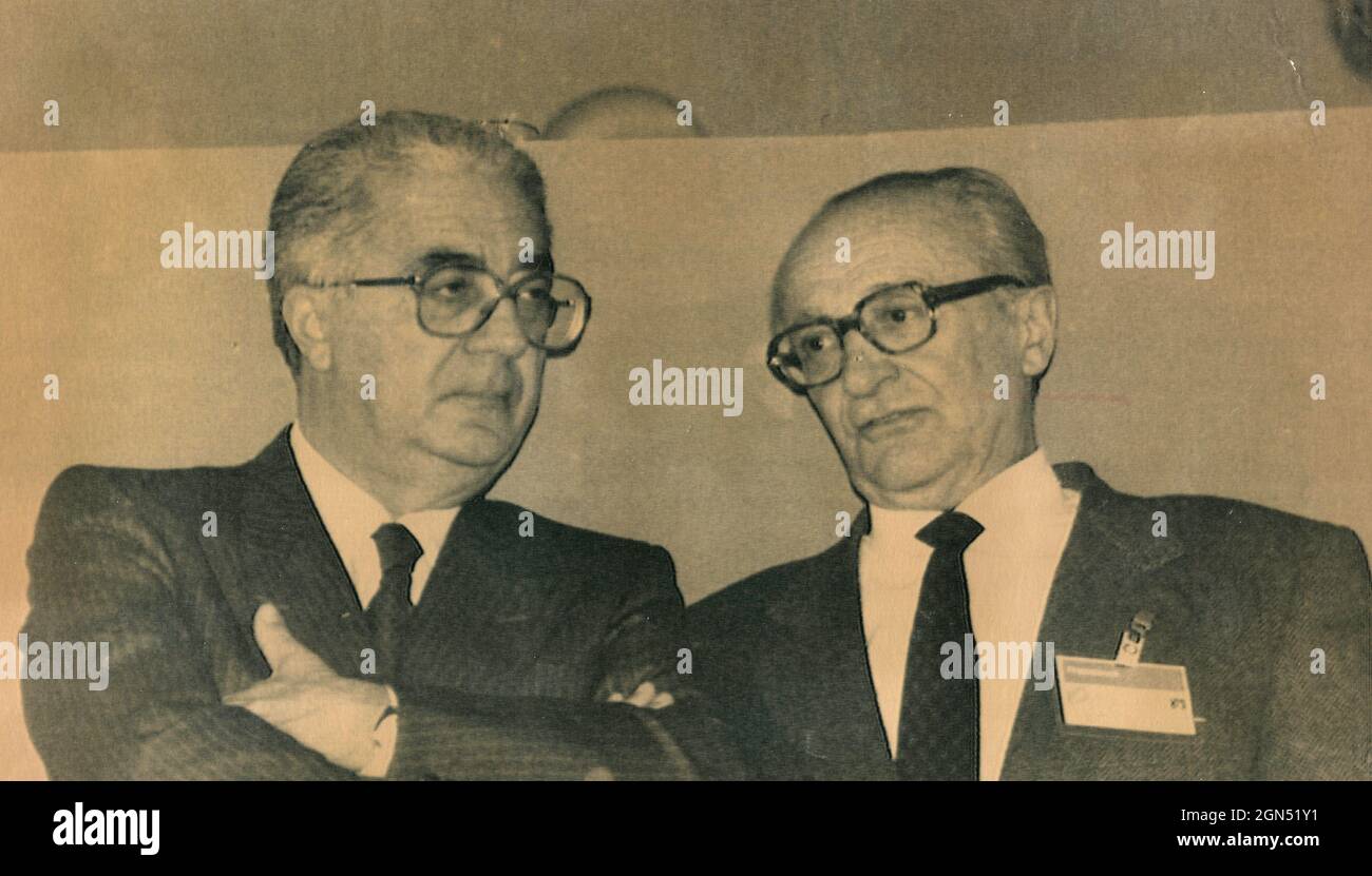 I politici italiani Armando Cossutta e Alessandro Natta, 1989 Foto Stock
