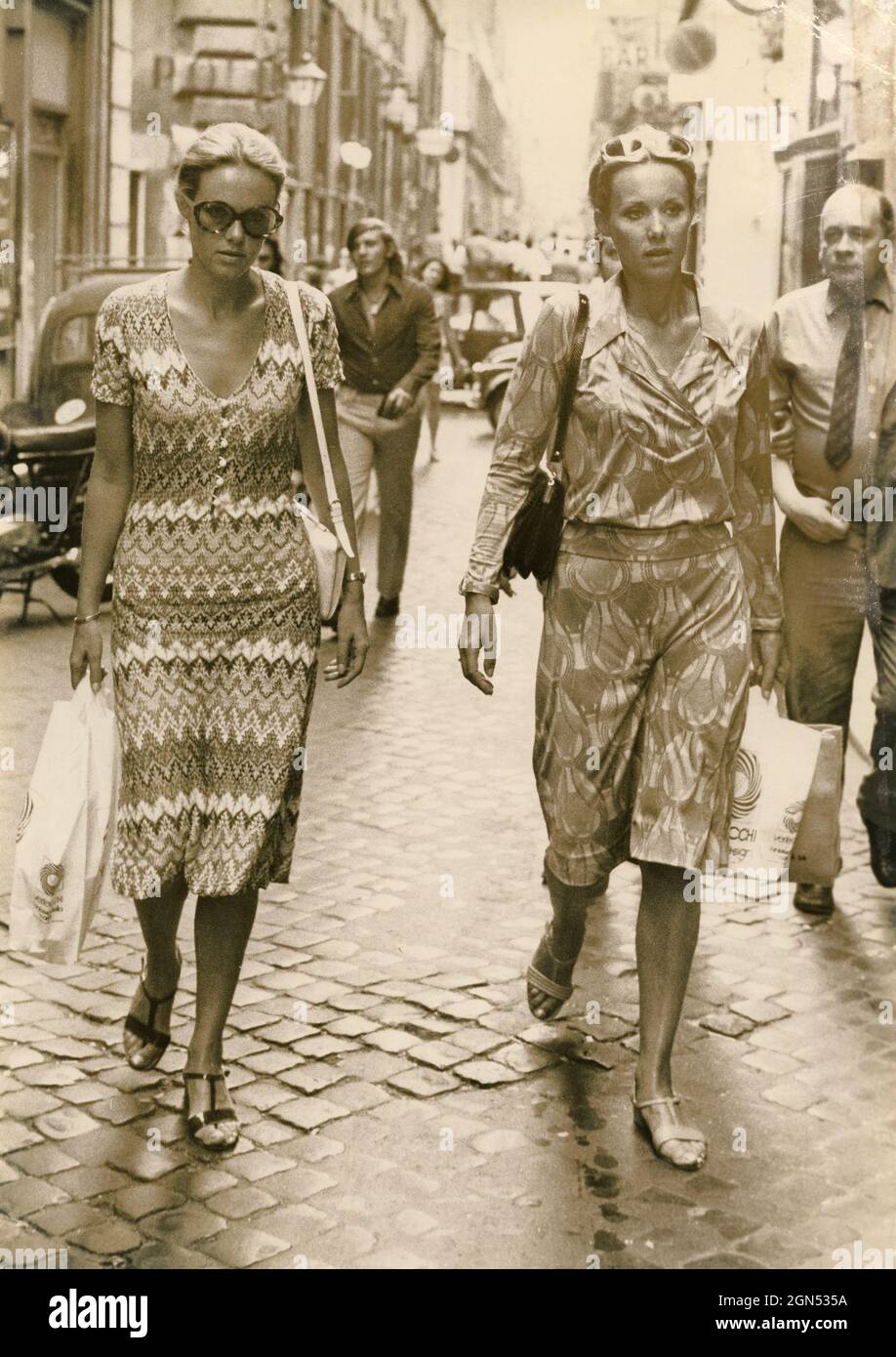 Due gemelli tedeschi Alice ed Ellen Kessler, Roma, Italia anni '60 Foto Stock