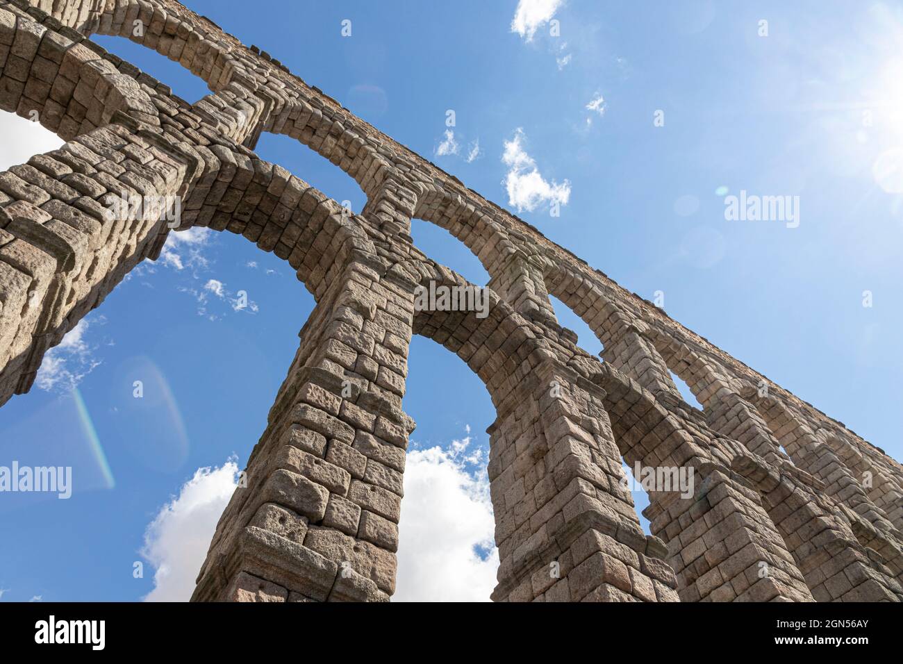 Segovia, Spagna. L'Acueducto de Segovia, un acquedotto romano o ponte d'acqua costruito nel i secolo d.C. Foto Stock