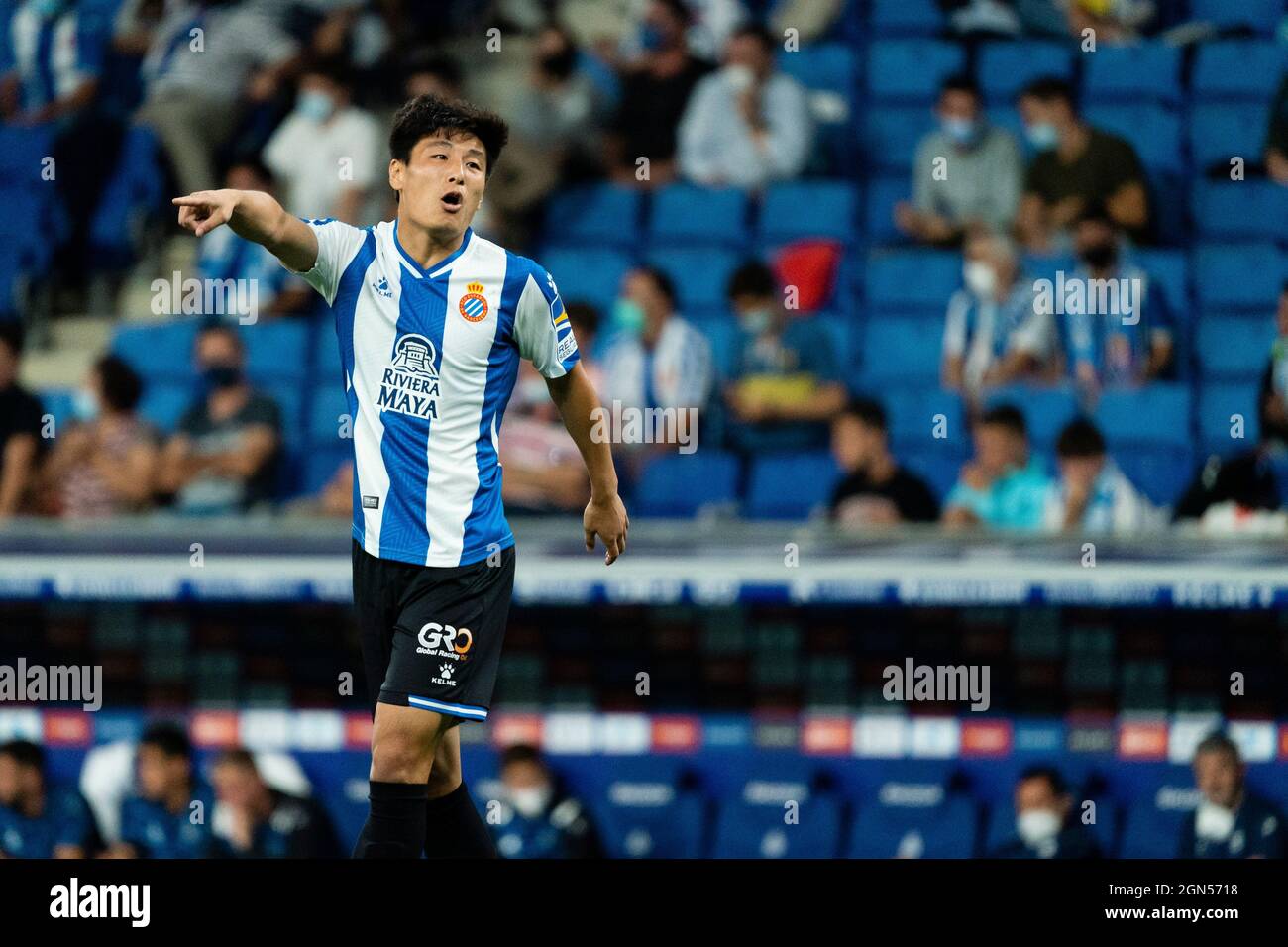 Cornellà, Spagna, il 22 settembre 2021. SPAGNA, CALCIO, LA LIGA SANTANDER, RCDE VS DEPORTIVO ALAVÉS. RCD Espanyol player (07) Wu Lei reagisce durante la partita la Liga Santander tra RCD Espanyol e Deportivo Alavés nello stadio RCDE, Cornellà, Spagna, il 22 settembre 2021. © Joan Gosa 2021. Credit: Joan Gosa Badia/Alamy Live News Foto Stock