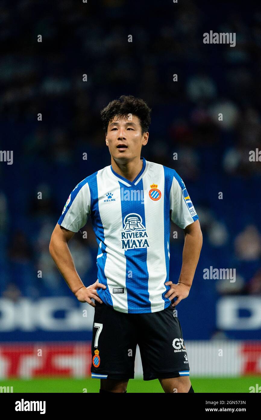 Cornellà, Spagna, il 22 settembre 2021. SPAGNA, CALCIO, LA LIGA SANTANDER, RCDE VS DEPORTIVO ALAVÉS. RCD Espanyol player (07) Wu Lei reagisce durante la partita la Liga Santander tra RCD Espanyol e Deportivo Alavés nello stadio RCDE, Cornellà, Spagna, il 22 settembre 2021. © Joan Gosa 2021. Credit: Joan Gosa Badia/Alamy Live News Foto Stock