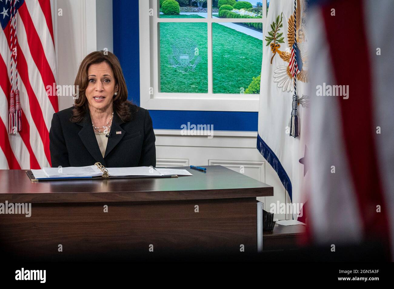 Washington, Vereinigte Staaten. 22 settembre 2021. Kamala Harris, vicepresidente degli Stati Uniti, conduce una sessione al Presidents Summit virtuale COVID sulla costruzione di un ritorno migliore e sulla preparazione e prevenzione di future pandemie alla Casa Bianca di Washington, DC mercoledì 22 settembre 2021. Credit: Ken Cedeno/Pool via CNP/dpa/Alamy Live News Foto Stock