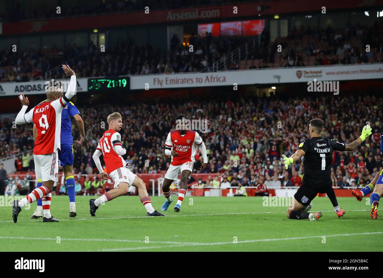 Londra, Inghilterra, 22 settembre 2021. Emile Smith Rowe of Arsenal segna il secondo gol durante la partita della Carabao Cup all'Emirates Stadium di Londra. Il credito d'immagine dovrebbe leggere: David Klein / Sportimage Credit: Sportimage/Alamy Live News Foto Stock