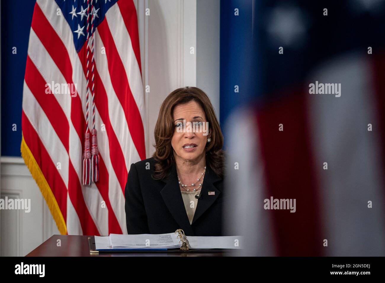 Kamala Harris, vicepresidente degli Stati Uniti, conduce una sessione al Summit virtuale del Presidente sul tema del ritorno al meglio e della preparazione e prevenzione delle future pandemie alla Casa Bianca di Washington, DC mercoledì 22 settembre 2021. Credit: Ken Cedeno/Pool via CNP /MediaPunch Foto Stock