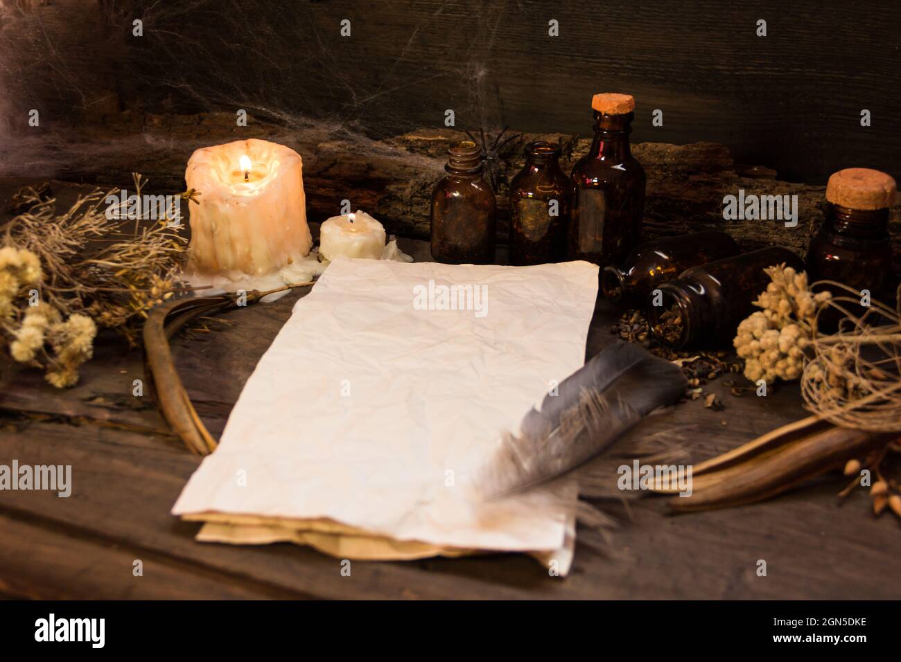 set di oggetti simboli di rituali esoterici Foto Stock
