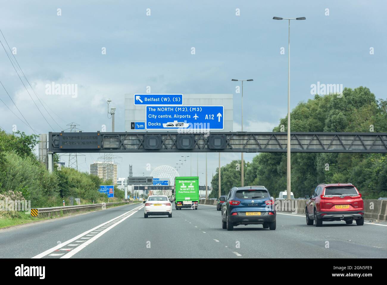 Autostrada A12 per il centro città, la città di Belfast, Irlanda del Nord, Regno Unito Foto Stock