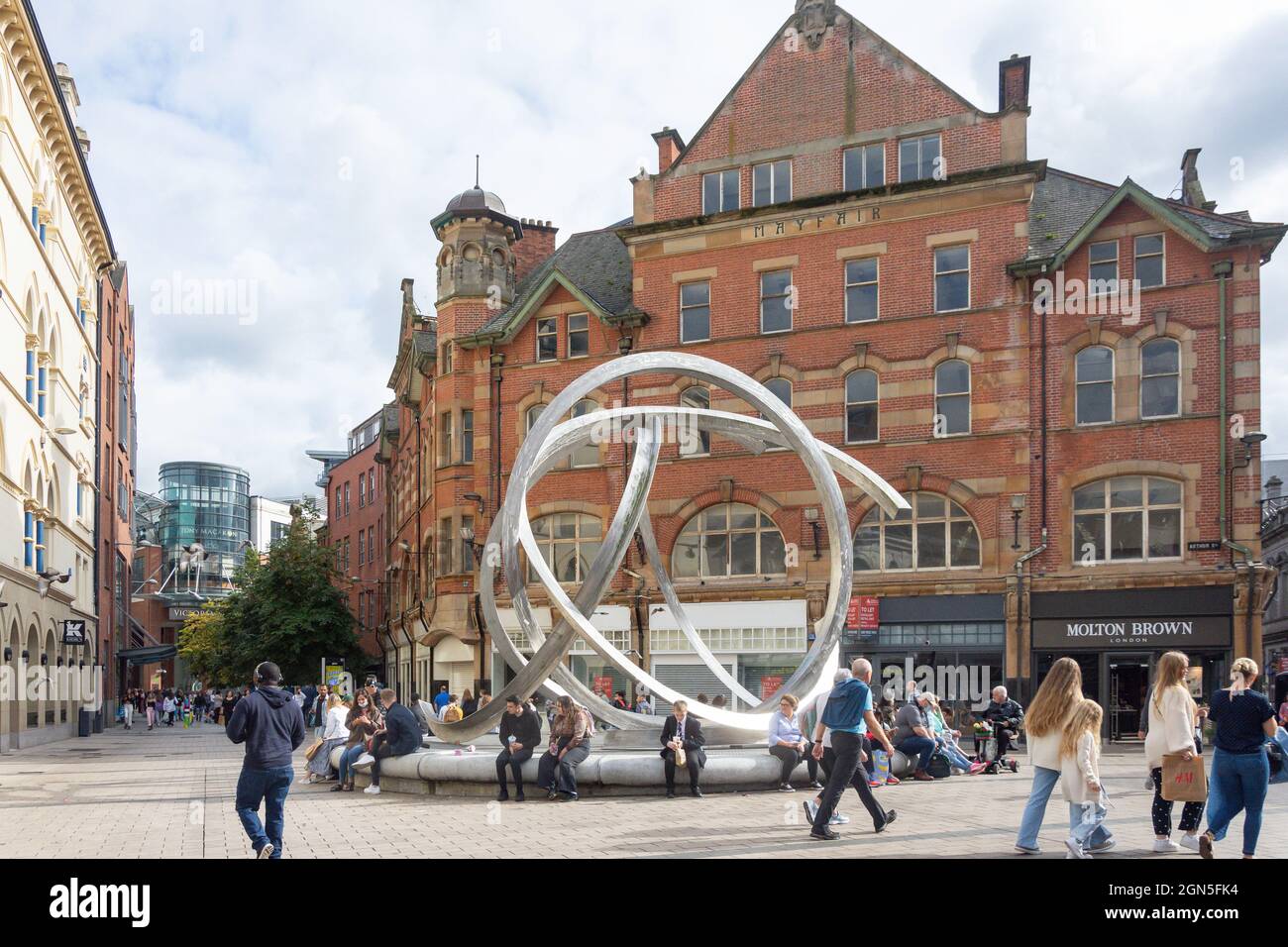 La scultura "Spirit of Belfast", Arthur Square, Belfast City Centre, City of Belfast, Northern Ireland, Regno Unito Foto Stock
