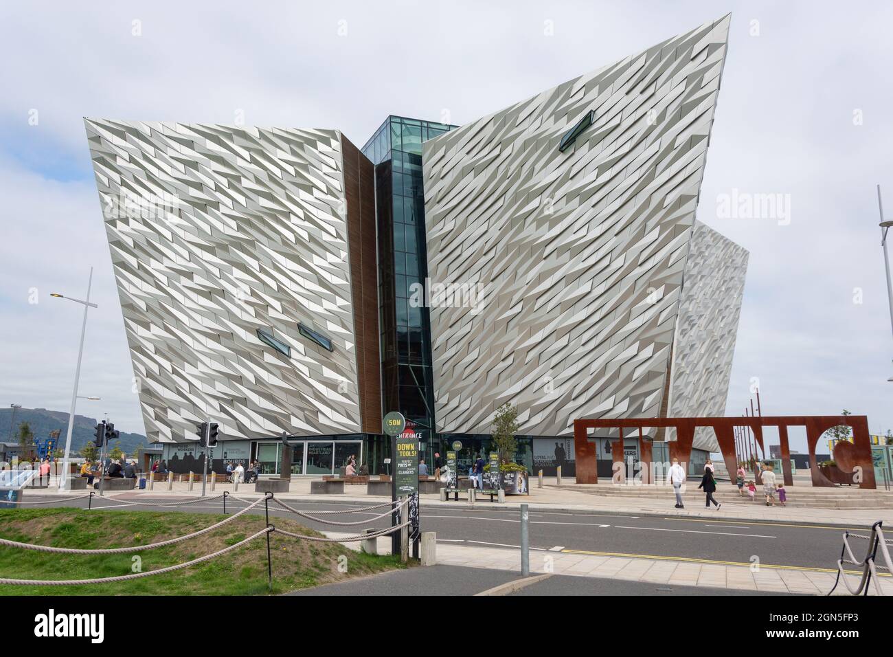Titanic Belfast Museum, Titanic Quarter, City of Belfast, Northern Ireland, Regno Unito Foto Stock