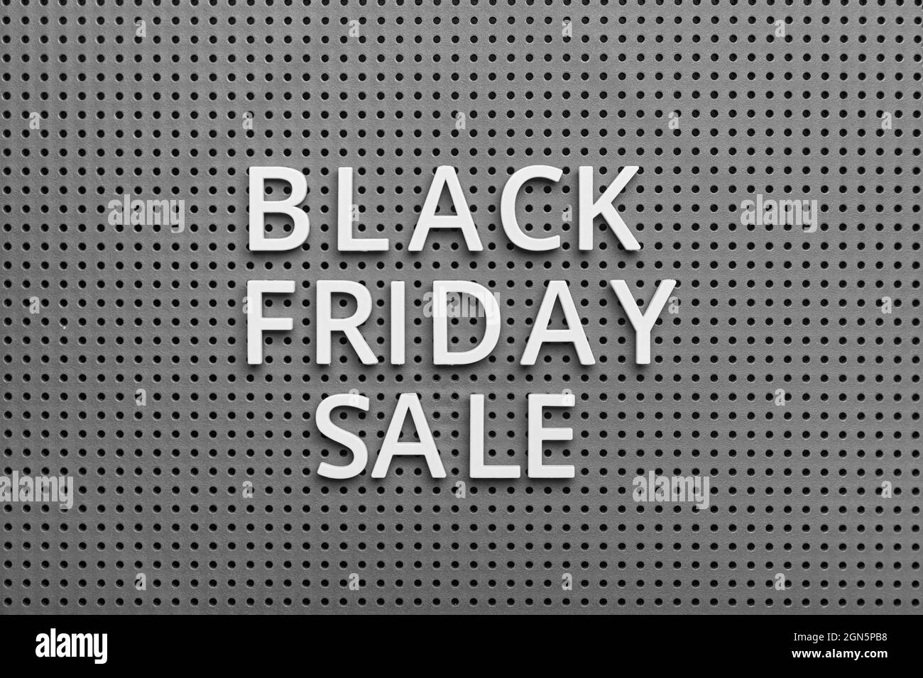 Testo NERO VENERDÌ su sfondo grigio Foto Stock