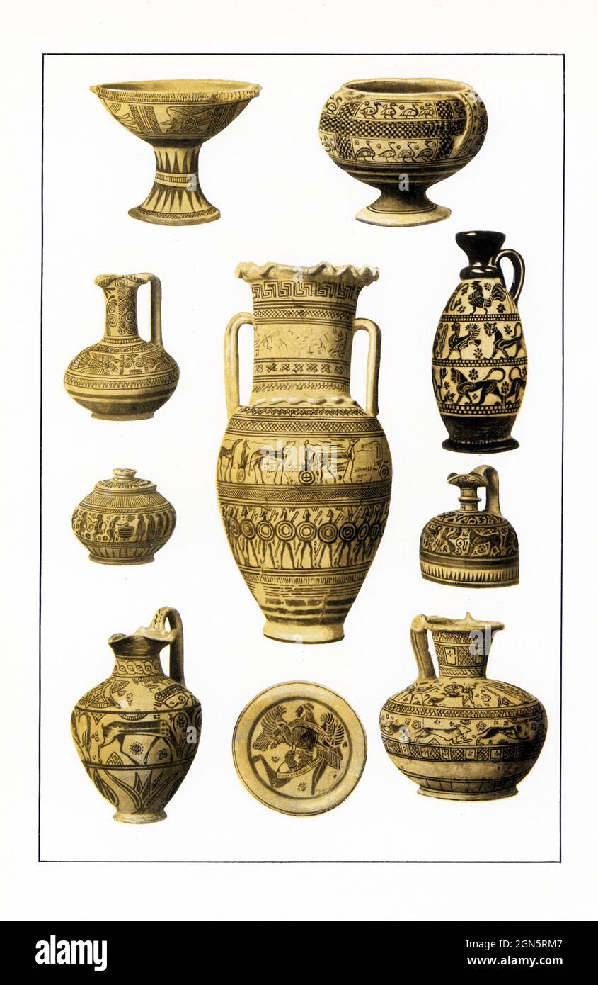 Qui sono mostrati vari micenei e successivamente vasi greci. Il periodo miceneo è passato dal 1700-1100 a.C. I primi stili mostrati qui sono Micenaean fino ai primi del 7 ° secolo (600s AC). Foto Stock