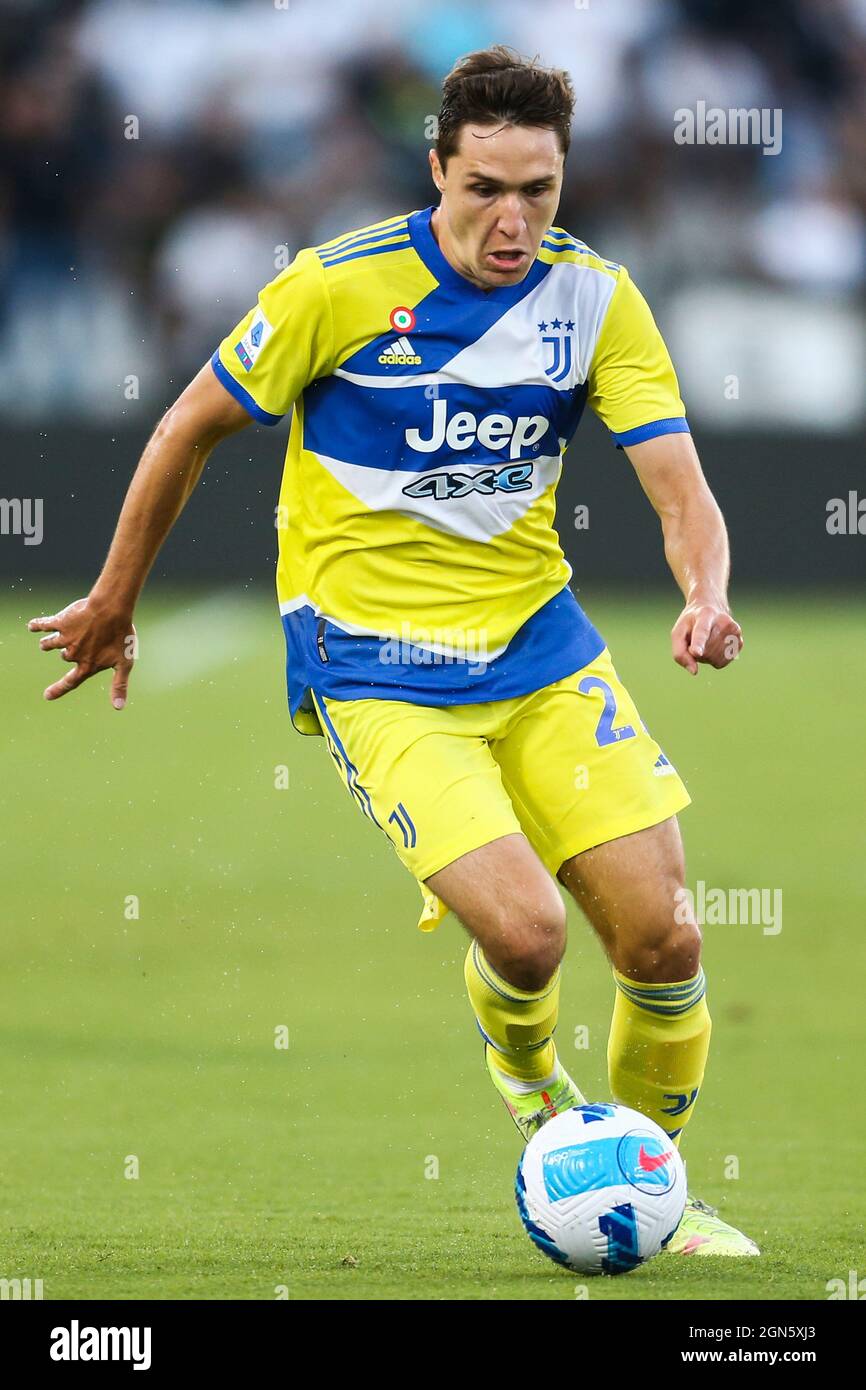 Il forward italiano di Juventus Federico Chiesa controlla la palla durante  la Serie Una partita di calcio tra Spezia e Juventus allo Stadio Alberto  Picco, la Spezia, Italia, il 22 2021 settembre