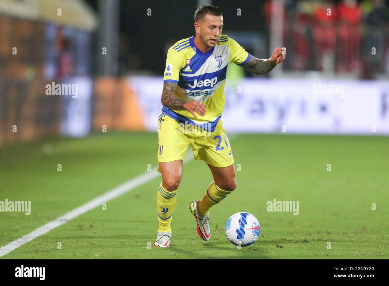 Il forward italiano di Juventus Federico Bernardeschi controlla la palla durante la Serie Una partita di calcio tra Spezia e Juventus allo Stadio Alberto Picco, la Spezia, Italia, il 22 2021 settembre. Foto Stock