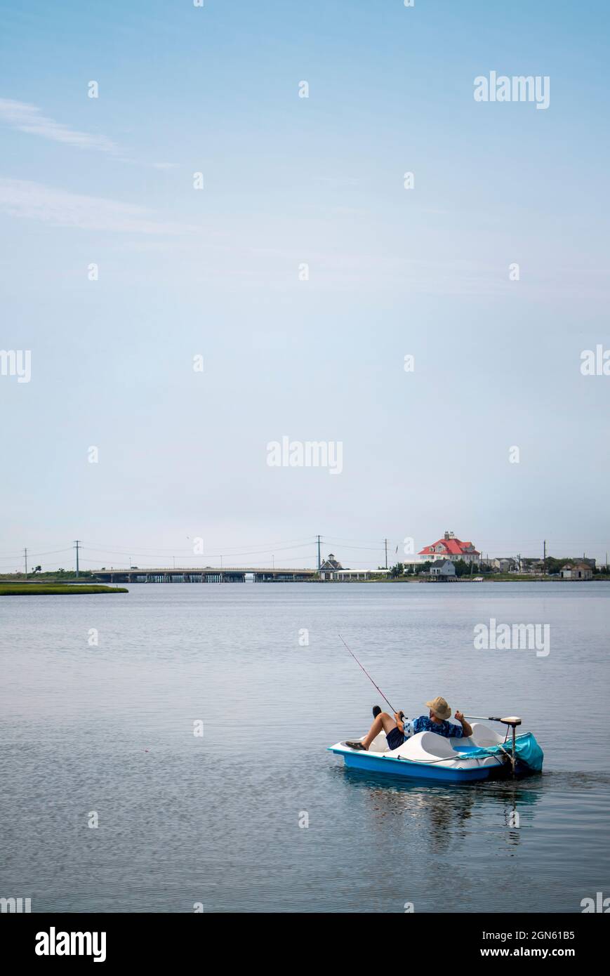 Barca con baldacchino immagini e fotografie stock ad alta risoluzione -  Alamy