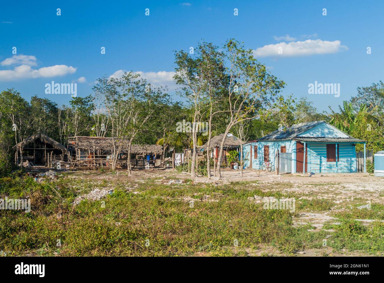 Piccole case nel villaggio di Playa Giron, Cuba. Foto Stock