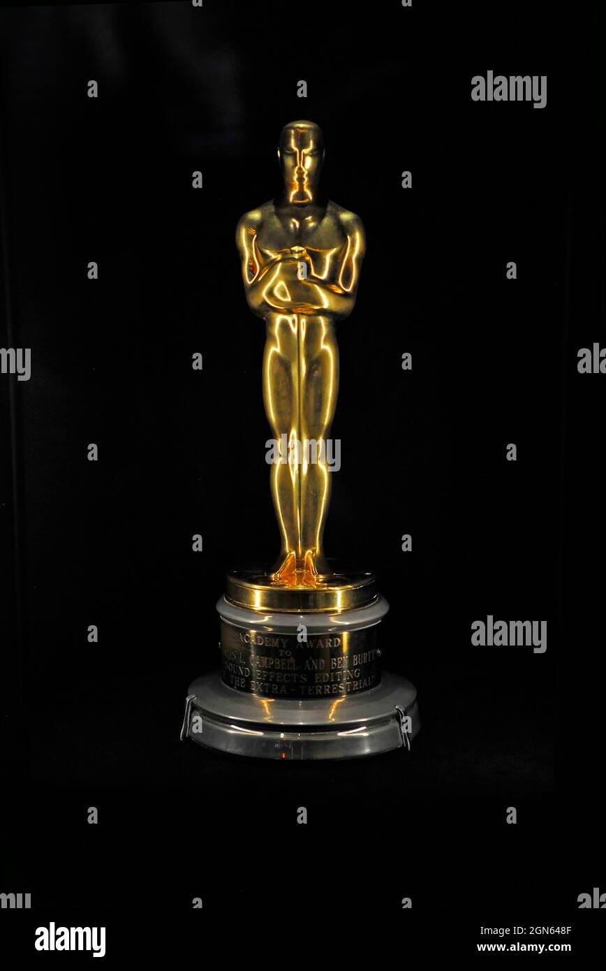Trofeo Oscar in mostra presso l'Academy Museum of Motion Pictures di Los Angeles, California Foto Stock