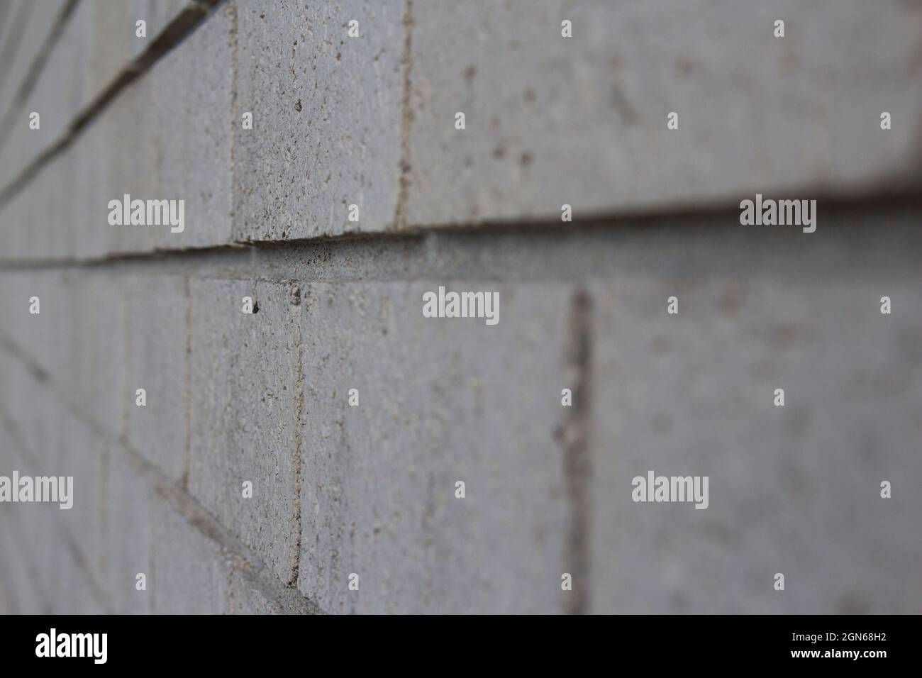 Muro di mattoni bianchi con profondità di campo. Foto Stock