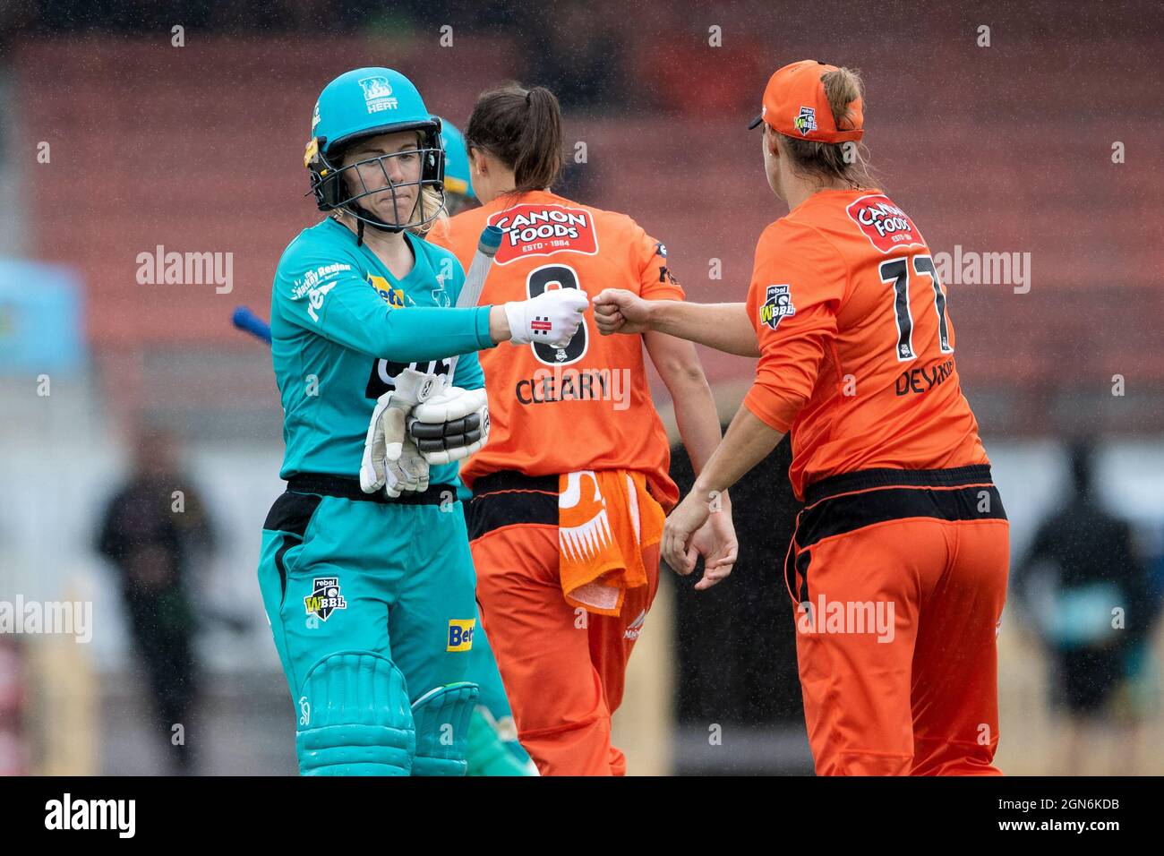 Brisbane Heat vince con 7 wickets durante la settimana 1 Women's Big Bash League Cricket match tra Perth Scorchers e Brisbane Heat. Credit: Pete Dovgan/Speed Media/Alamy Live News Foto Stock