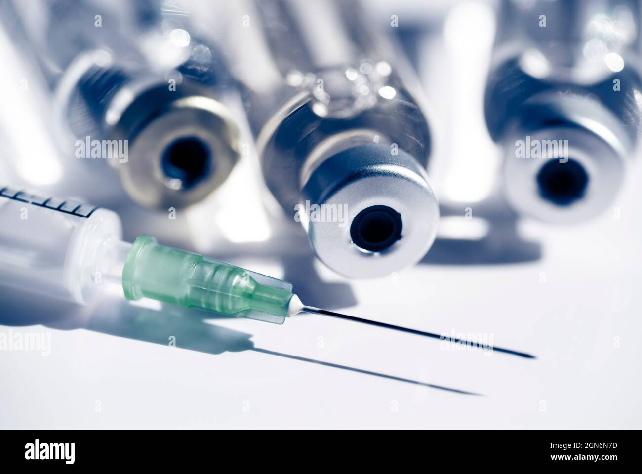 Vaccino con siringa in dettaglio Foto Stock
