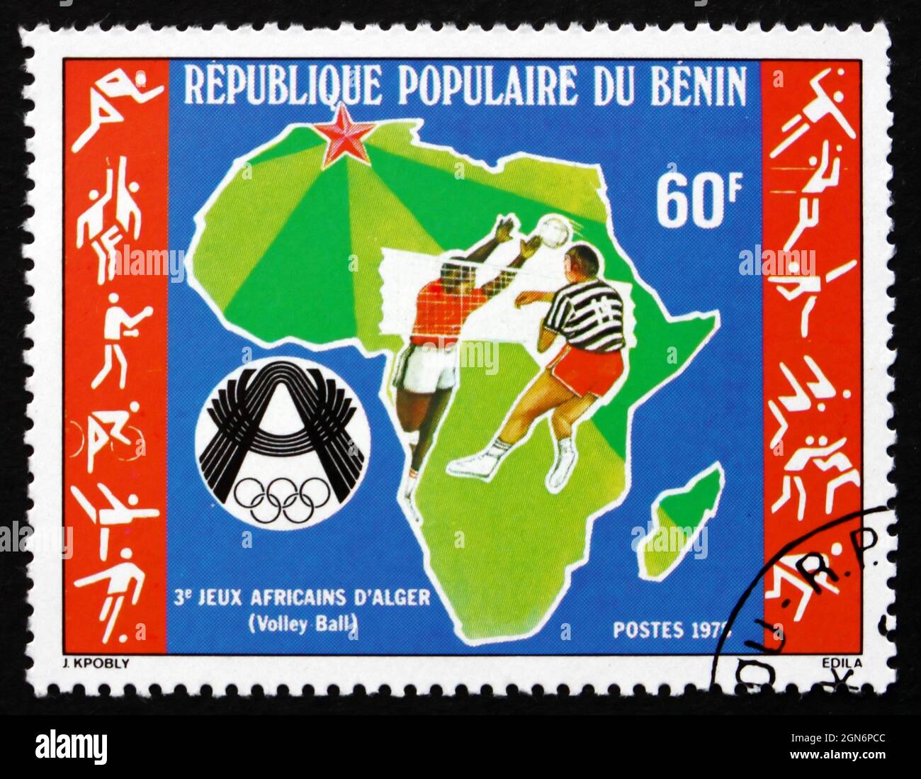 BENIN - CIRCA 1978: Un francobollo stampato nel Benin mostra la mappa dell'Africa, giocatori di pallavolo, 3rd Giochi africani, Algeri, circa 1978 Foto Stock