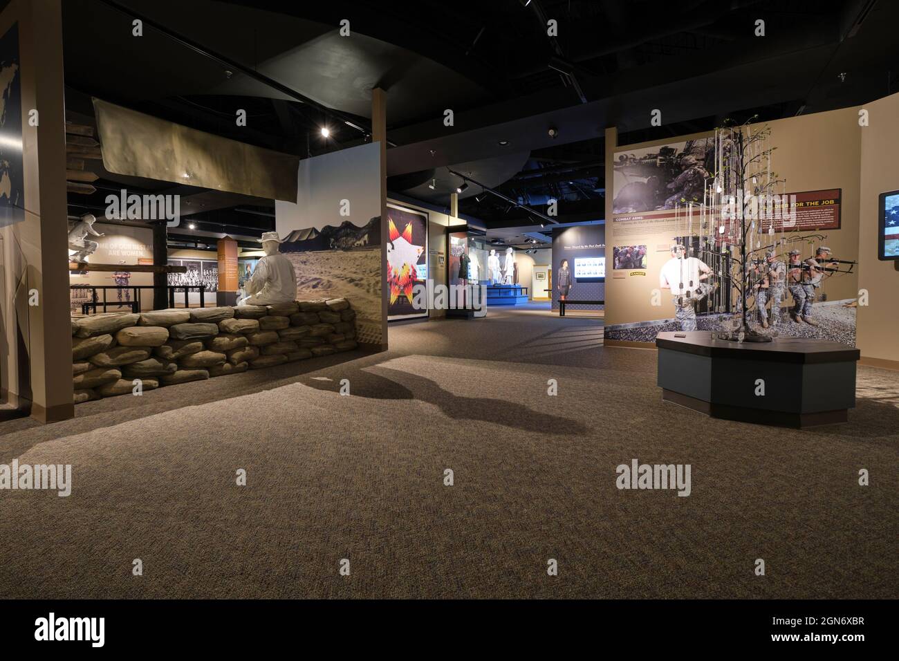 Una delle gallerie d'esposizione. Al museo delle donne dell'esercito degli Stati Uniti a Fort Lee, Virginia. Foto Stock