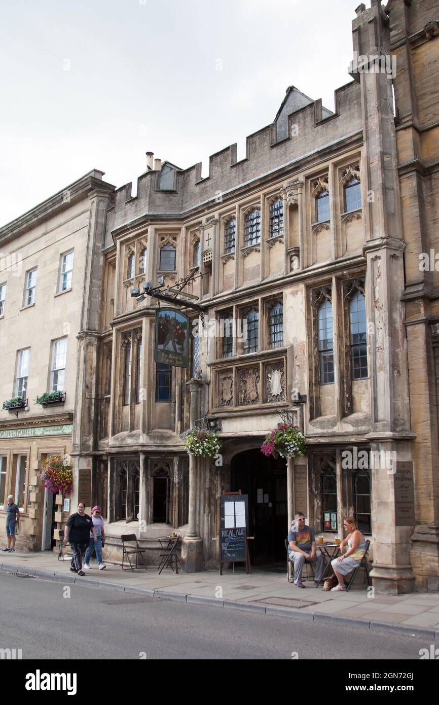 Vecchi edifici sulla High Street a Glastonbury, Dorset nel Regno Unito Foto Stock