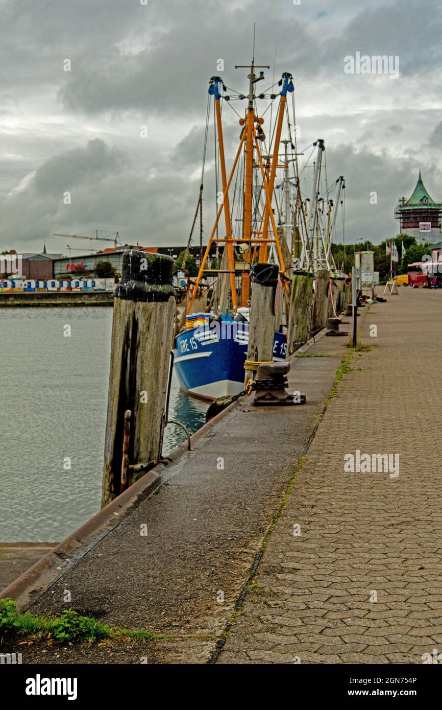Alter Fischerei Hafen a Cuxhaven, hier liegen die Kutter vor Anker Foto Stock