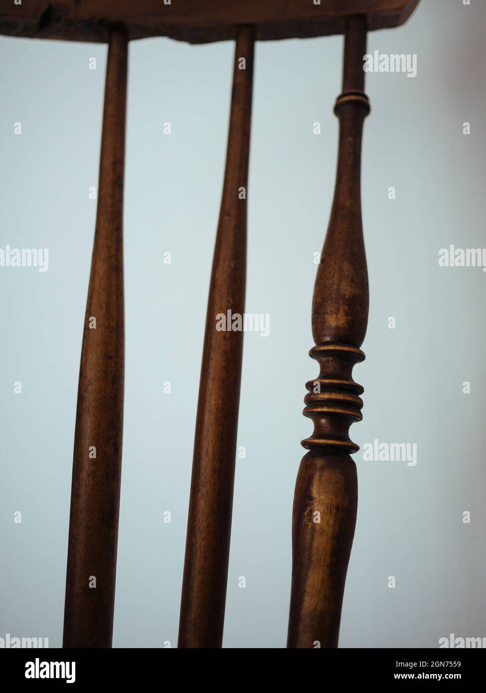Raggi di schiena di semplice antica sedia asiatica in legno Foto Stock