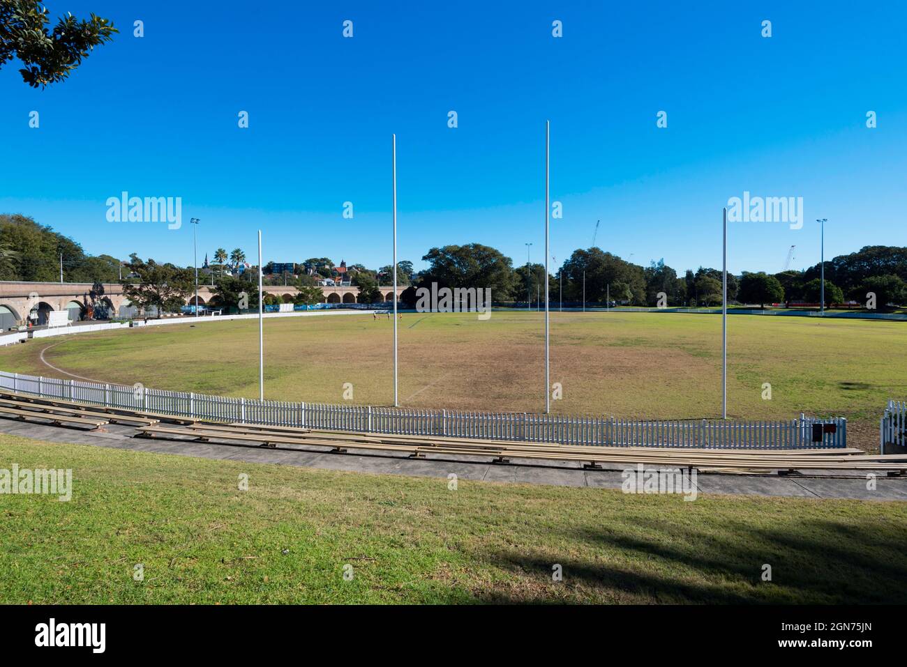 Jubilee Oval mostra qui in inverno con Australian Football (AFL) goal posts è la sede del Glebe Cricket Club fondato a Sydney nel 1892 Foto Stock