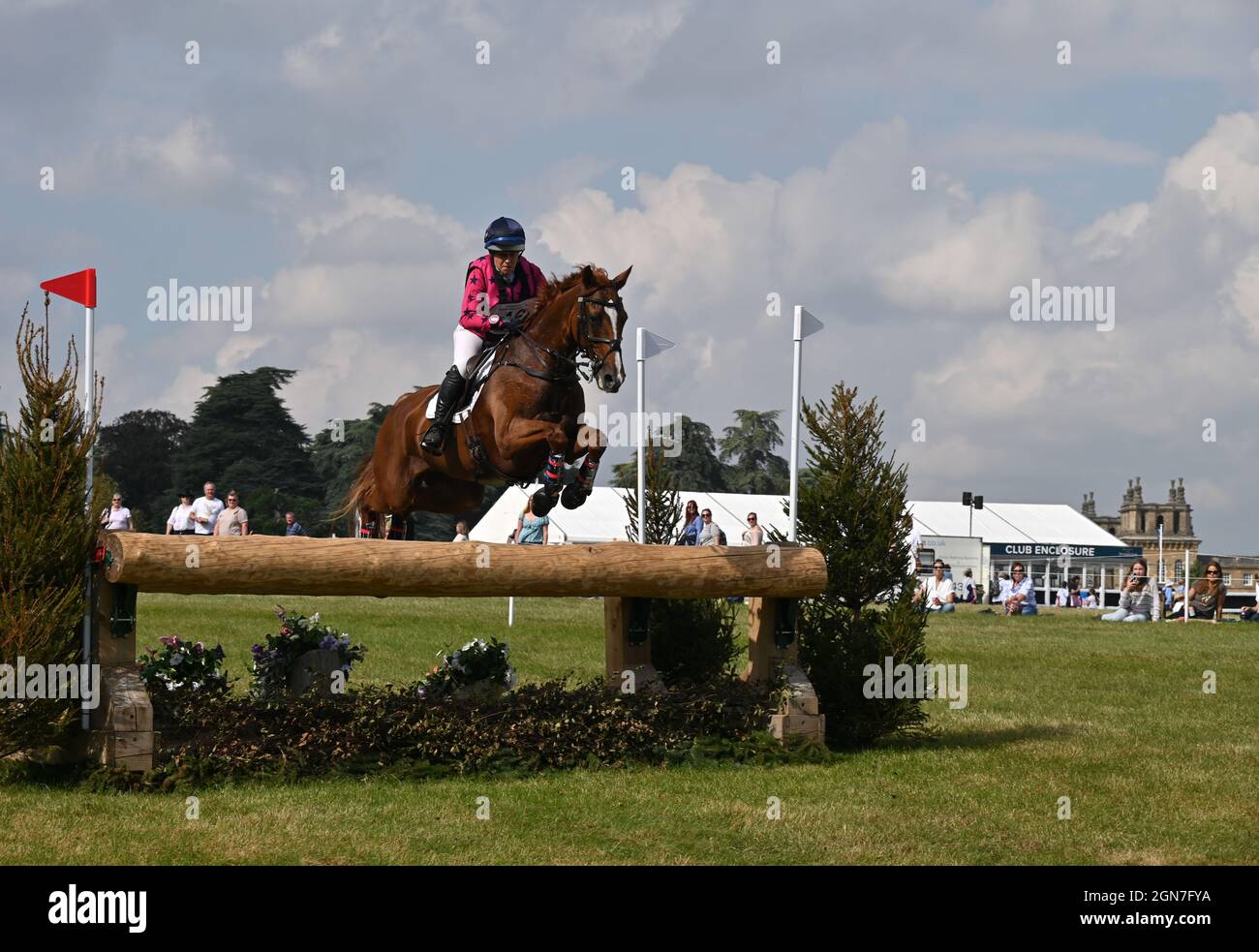 Sharon Polding su FindonFirecracker, fase di cross country del concorso CCI-L4*, Blenheim Palace International Horse Trials 2021, Blenheim Palace, Foto Stock