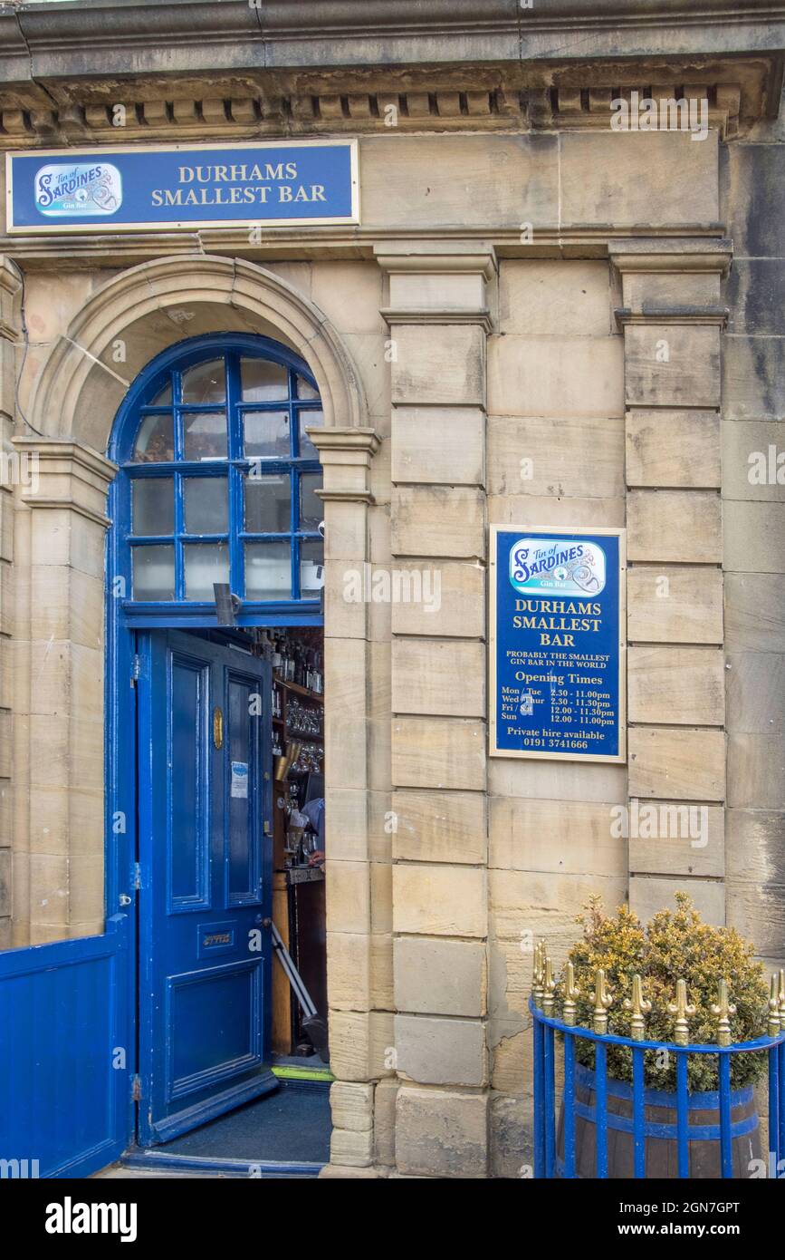 il più piccolo bar durhams ha solo spazio per una persona e vende principalmente gins Foto Stock