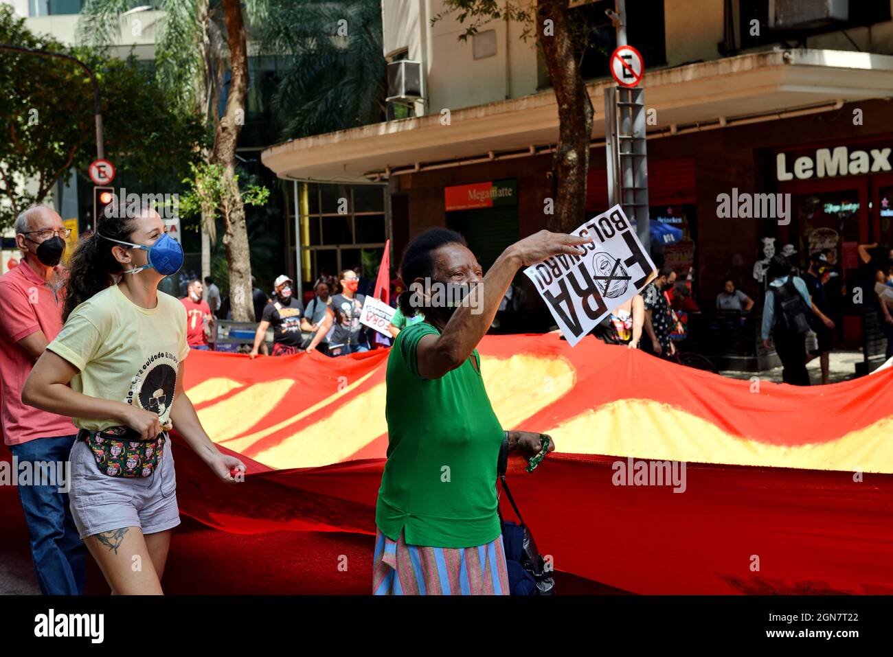 Brasile – 7 settembre 2021: I manifestanti scendono in piazza nel centro di Rio de Janeiro chiedendo l’accusa di accusa al presidente del paese, Jair Bolsonaro Foto Stock