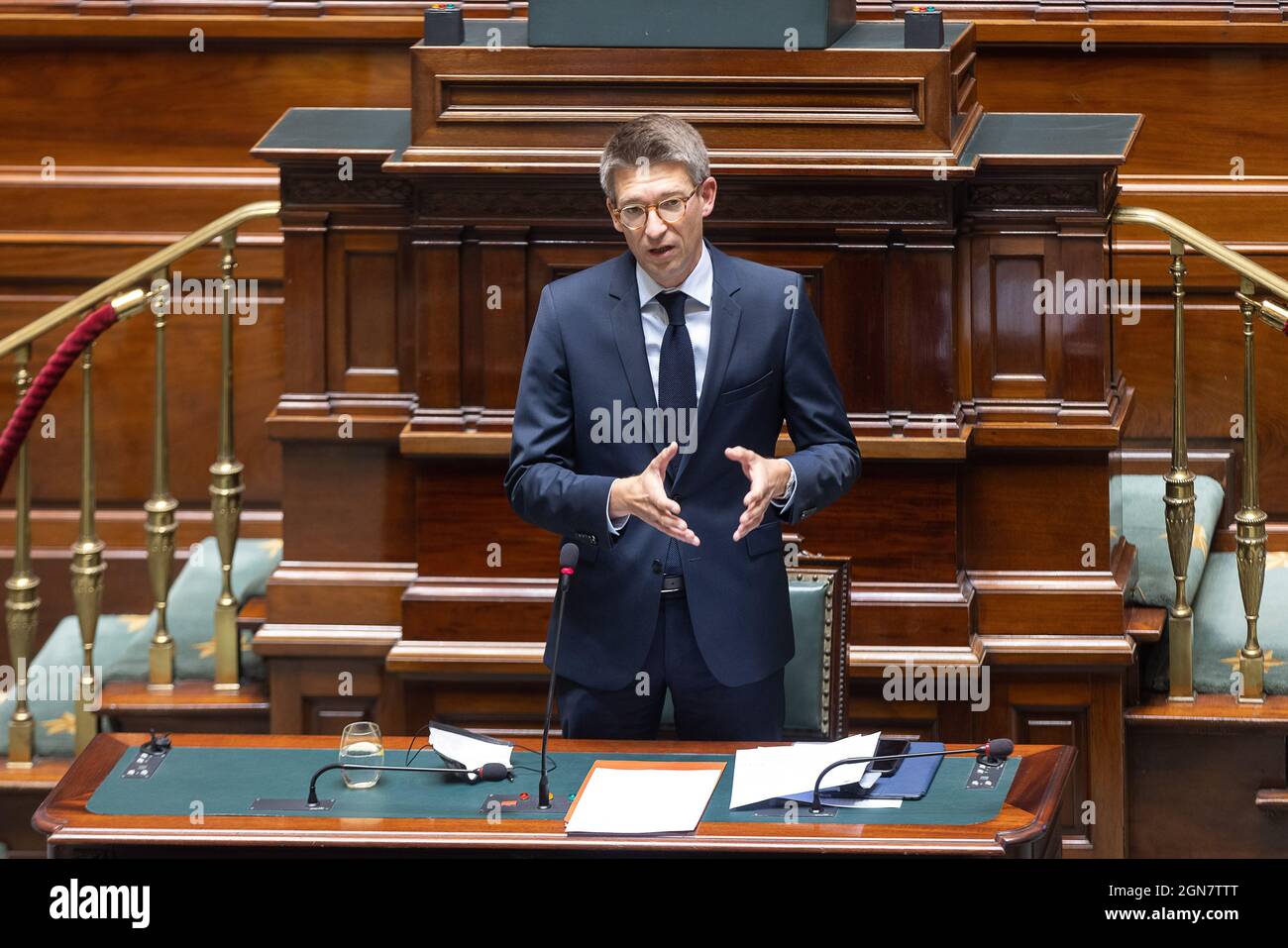 Vice primo ministro e ministro dell'Economia e del lavoro Pierre-Yves Dermagne Nella foto, durante una sessione plenaria dell'Assemblea Parlamento federale i Foto Stock