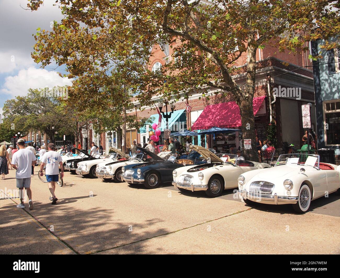 'Bris on the Beach' mostra annuale di auto a Ocean Grove, New Jersey, che attrae numerose auto britanniche restaurate e classiche. Foto Stock