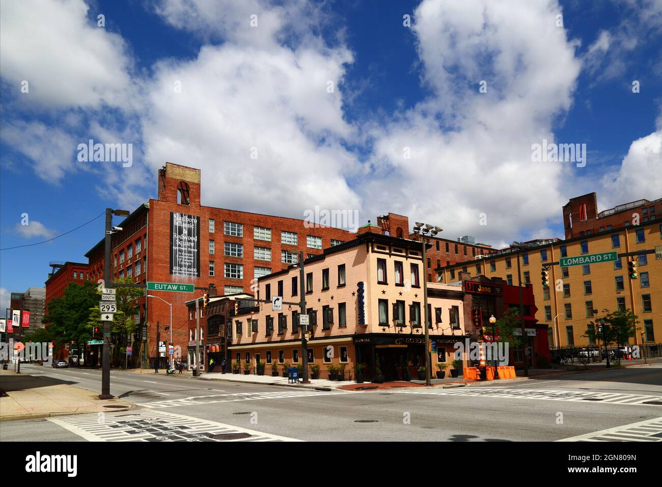 The Goddess Gentleman's Club all'angolo tra S Eutaw e W Lombard Streets, Baltimora, Maryland, USA Foto Stock