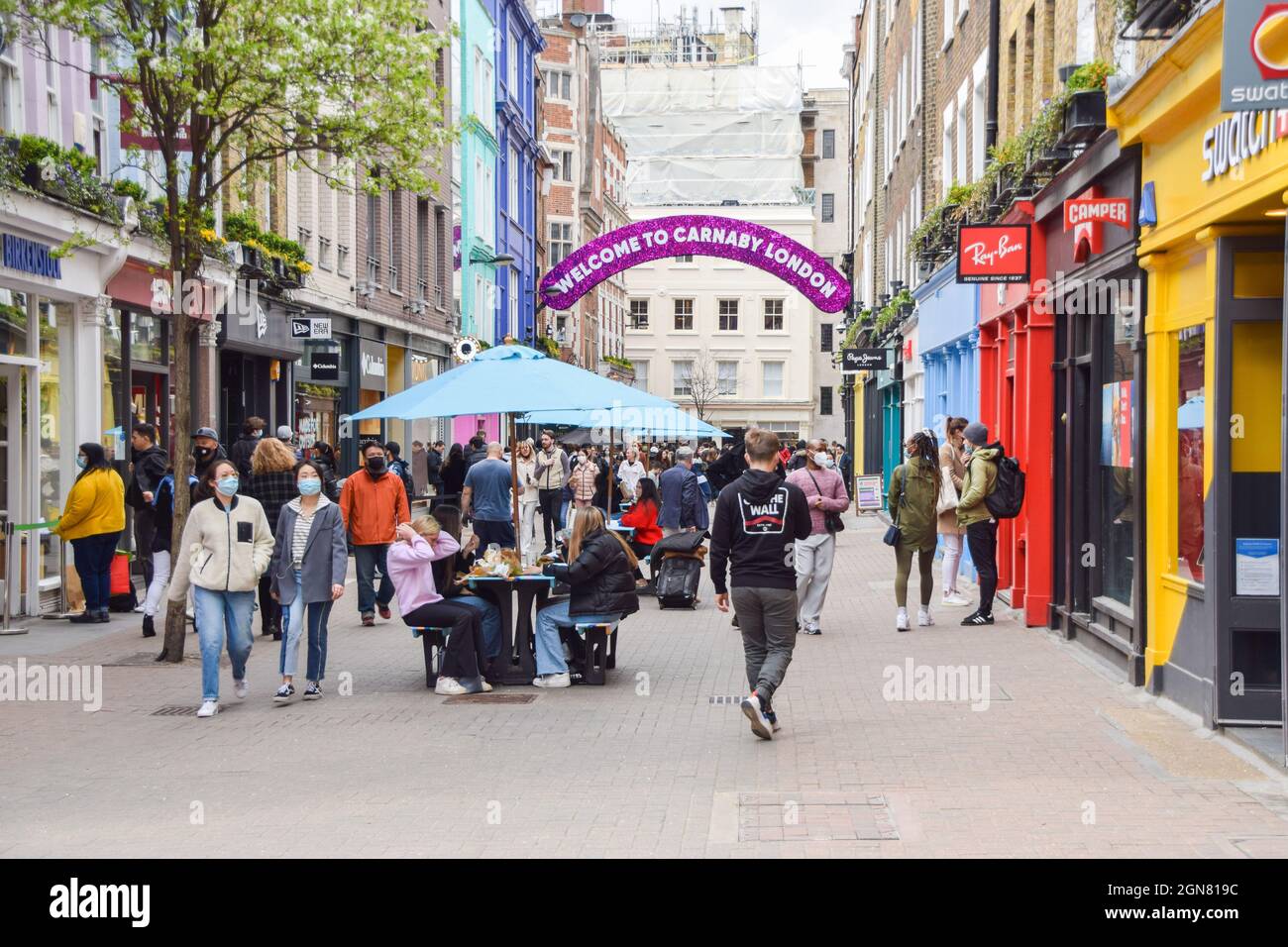Busy Carnaby Street, Londra, Regno Unito Aprile 2021. Foto Stock