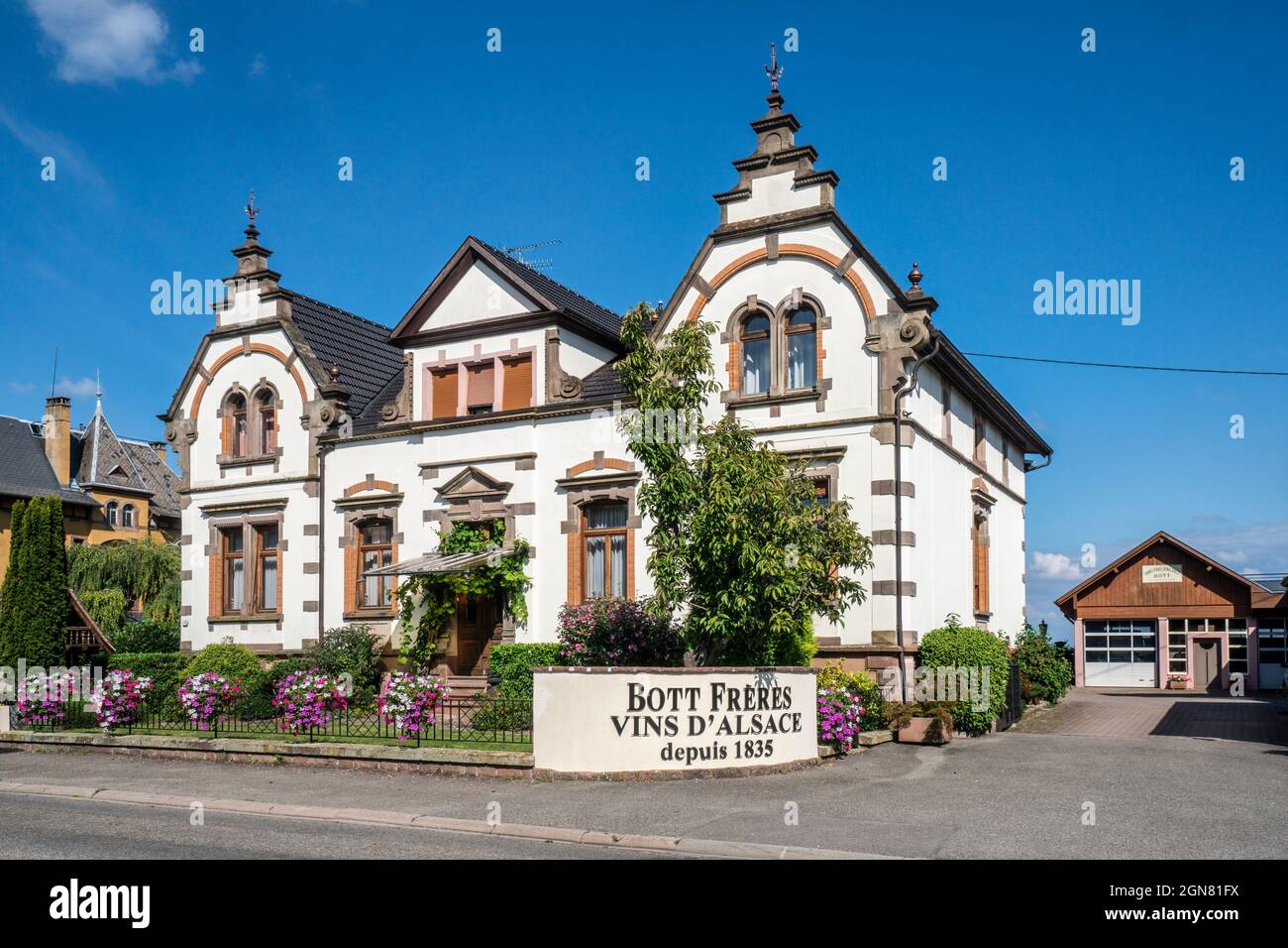 Bott Frères, Weinkellerei a Ribeauville, Elsässische Weinstrasse, Frankreich Foto Stock