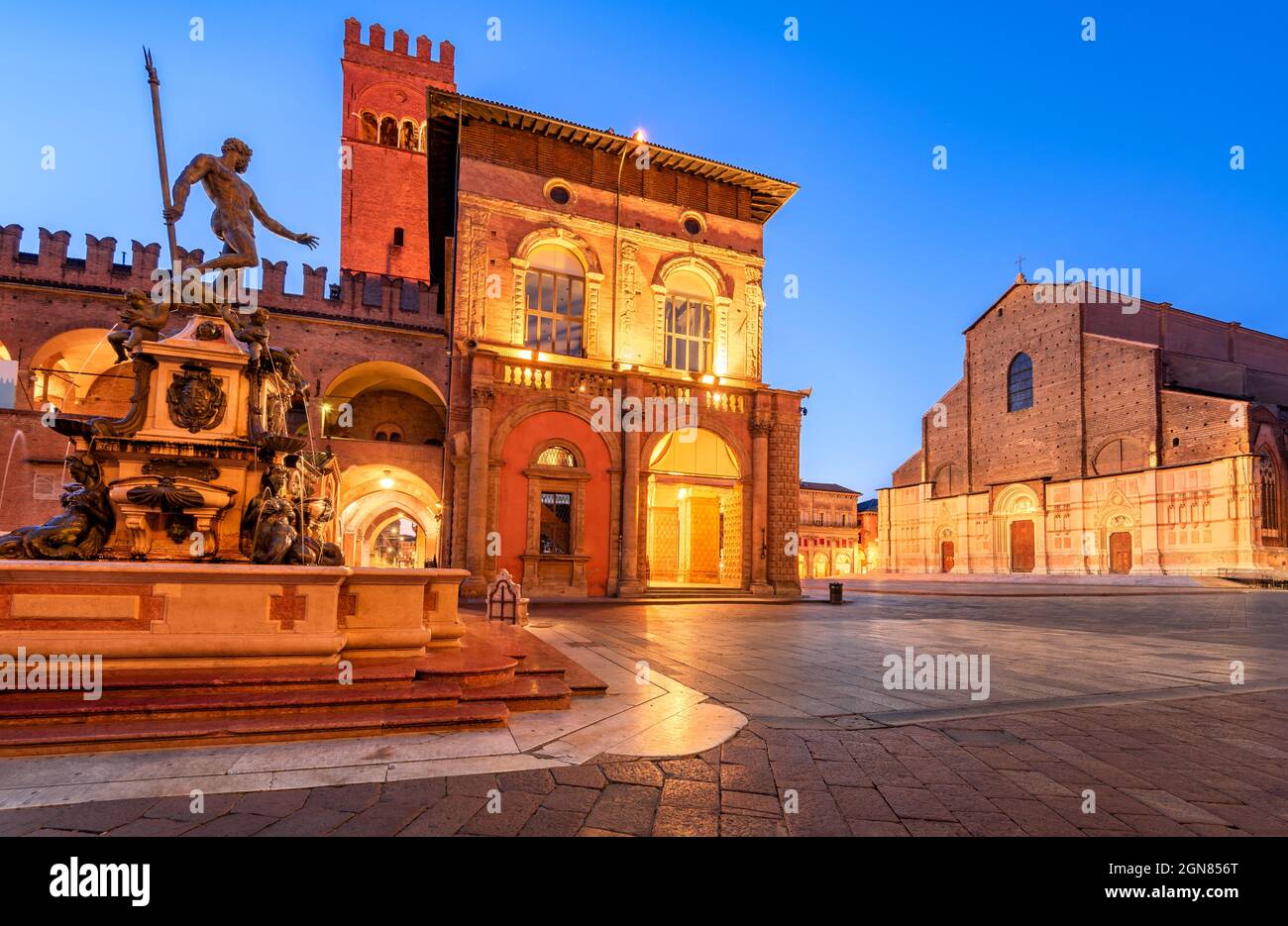 Bologna, Italia. Piazza del Nettuno e Piazza maggiore a Bologna, punto di riferimento in Emilia-Romagna. Foto Stock