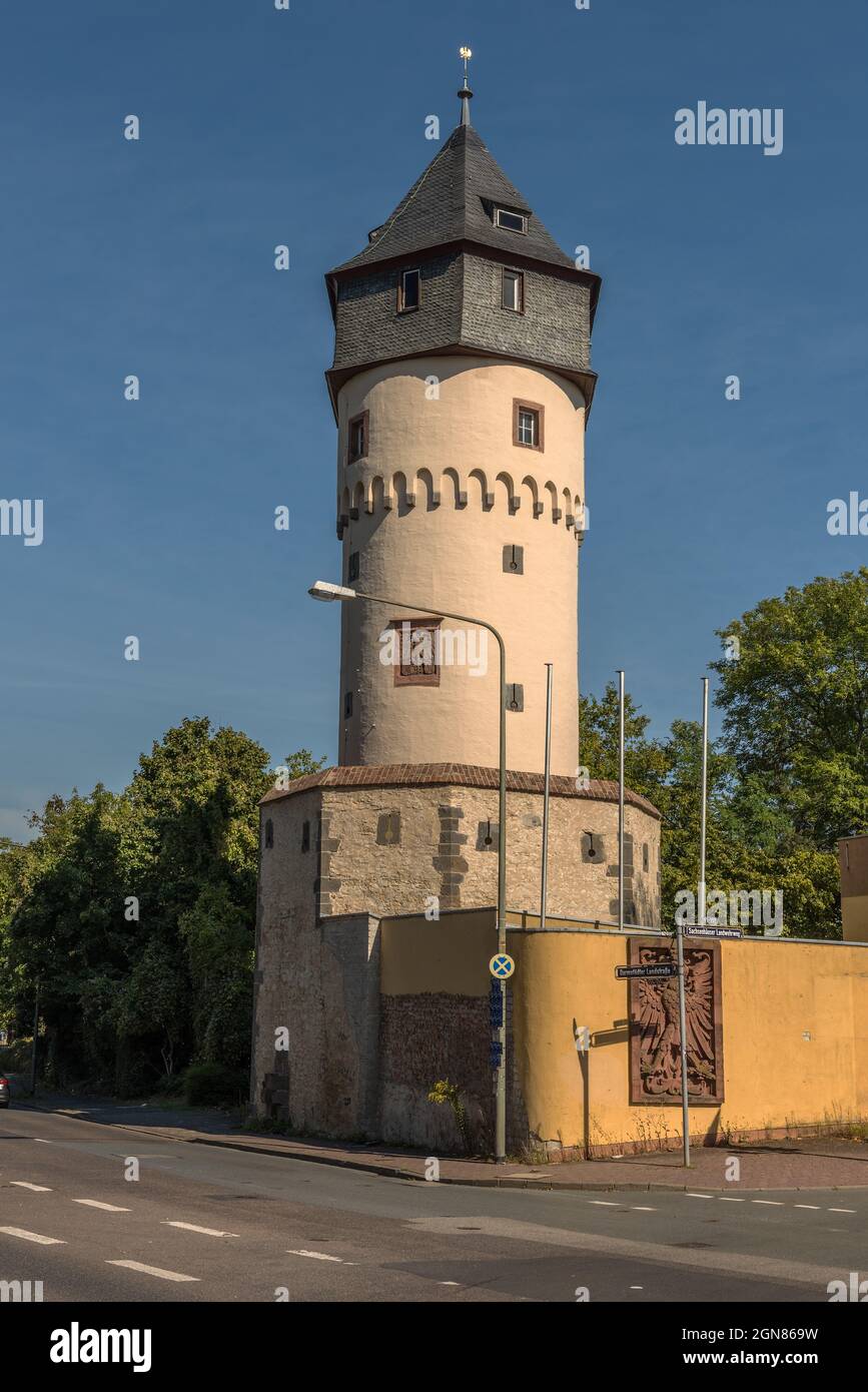 Vista della torre di avvistamento di Sachsenhausen a Francoforte, Germania Foto Stock