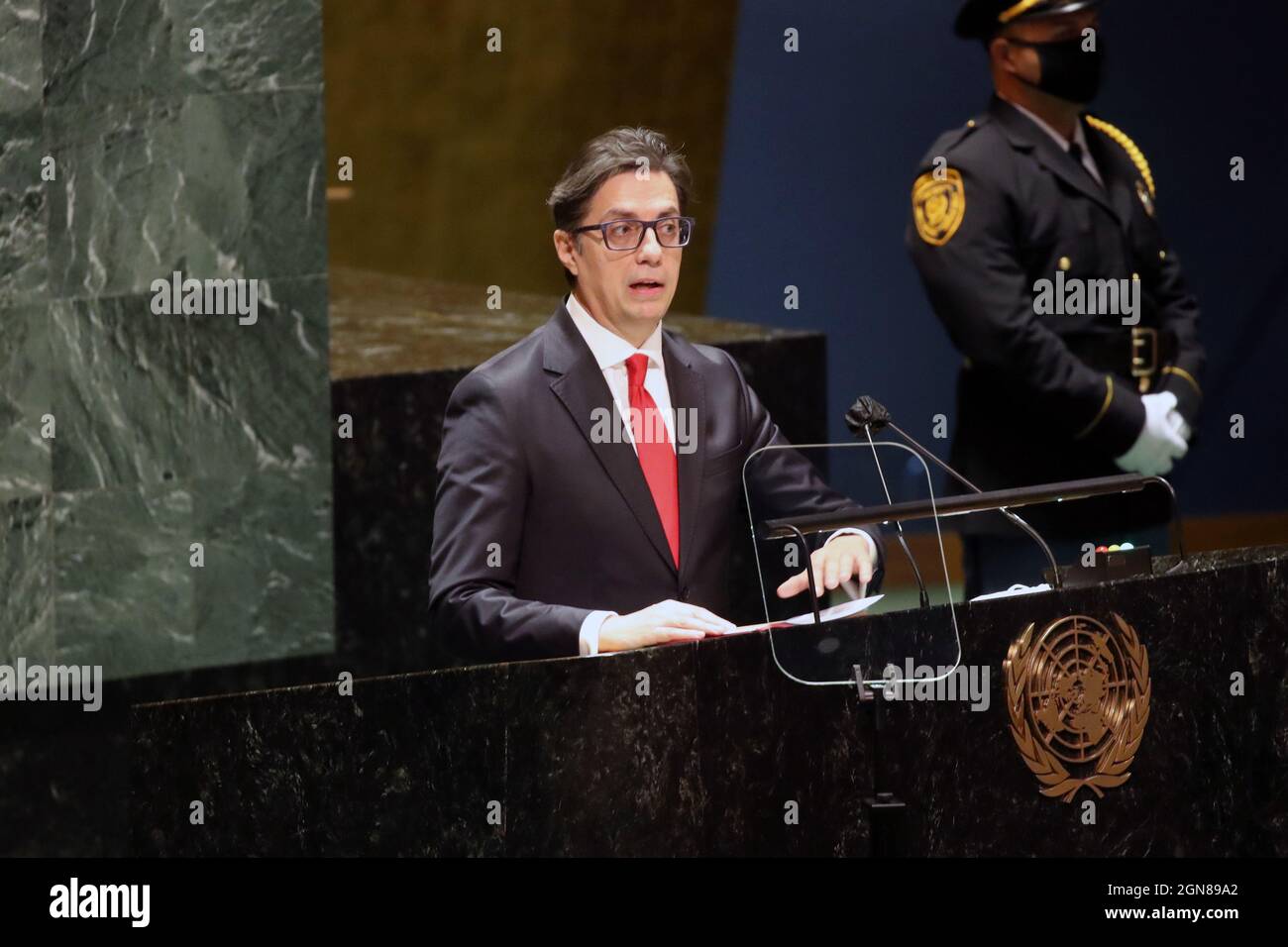 New York, Stati Uniti. 23 settembre 2021. Il Presidente della Macedonia del Nord, Stevo Pendarovski, parla alla 76a sessione dell'Assemblea Generale delle Nazioni Unite (UNGA) presso la sede delle Nazioni Unite il 23 settembre 2021 a New York City. Pool Photo by Spencer Platt/UPI Credit: UPI/Alamy Live News Foto Stock