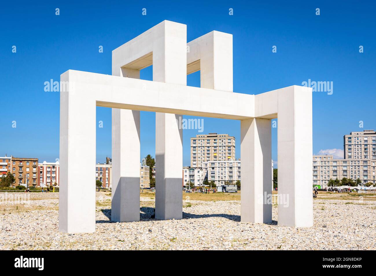'UP#3' scultura monumentale in cemento bianco sulla spiaggia di le Havre, Francia. Foto Stock