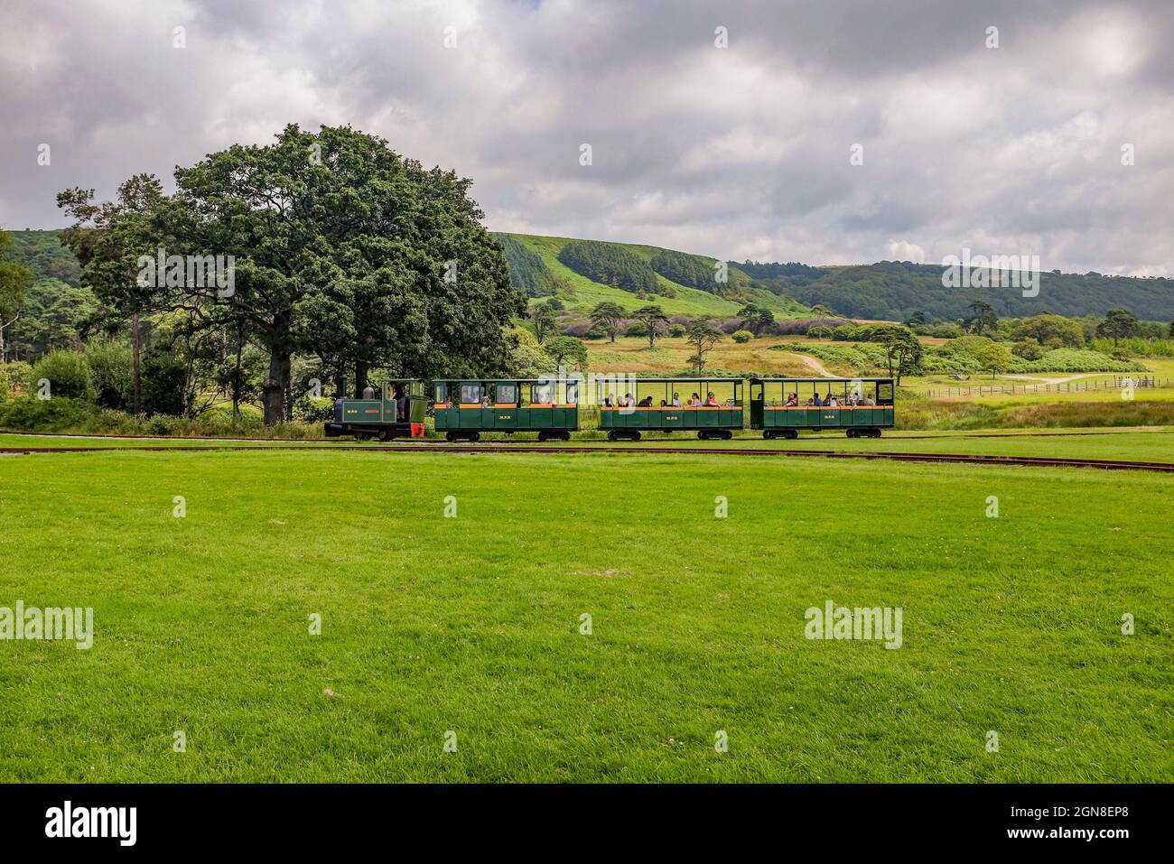 Port Talbot Rhondda Cynon Taff, Galles UK Luglio 20 2014 modello di locomotiva a vapore per ferrovia passeggeri al parco di campagna Margam Foto Stock