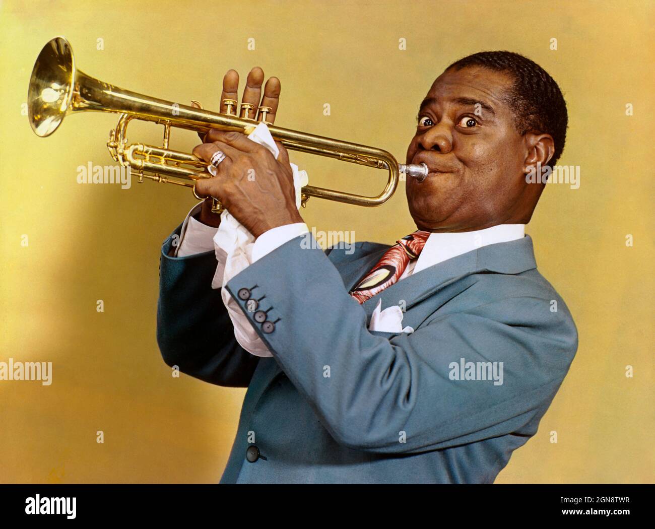 Louis Armstrong, American Jazz Performer, Mezza lunghezza Ritratto che suona Trumpet, Harry Warnecke, Gus Schoenbaechler, 1947 Foto Stock